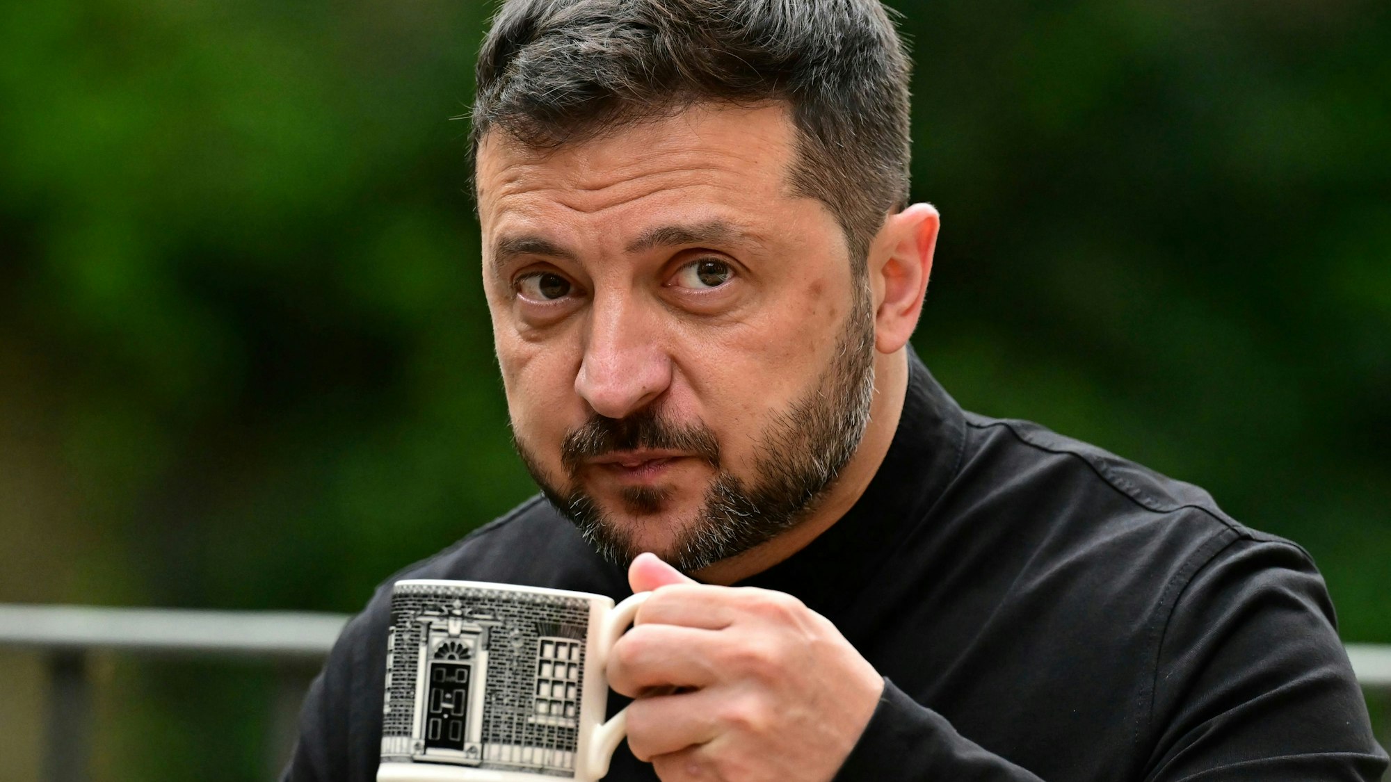 Der ukrainische Präsident Wolodymyr Selenskyj forderte von Beginn an eine Einbindung der Ukraine in die Verhandlungen.