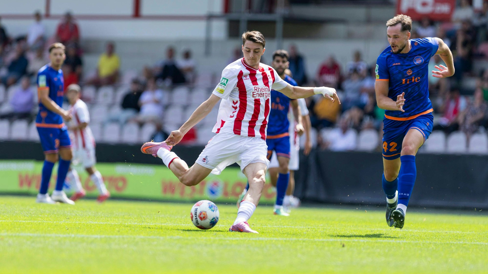 Regionalliga West: 1. FC Köln U21, U 21 - Sportfreunde Siegen, 17.08.2025 Malek El Mala 1. FC Köln U21, 9, Florian Mayer Sportfreunde Siegen 1899, 42. Regionalliga West, 1. FC Köln U21 - Sportfreunde Siegen, 4. Spieltag, am 17.08.2025, Franz-Kremer-Stadion, Köln *** Regionalliga West 1 FC Köln U21 Sportfreunde Siegen, 17 08 2025 Malek El Mala 1 FC Köln U21, 9 , Florian Mayer Sportfreunde Siegen 1899, 42 Regionalliga West, 1 FC Köln U21 Sportfreunde Siegen, 4 Matchday, on 17 08 2025, Franz Kremer Stadion, Cologne Copyright: xBEAUTIFULxSPORTS/Meuselx