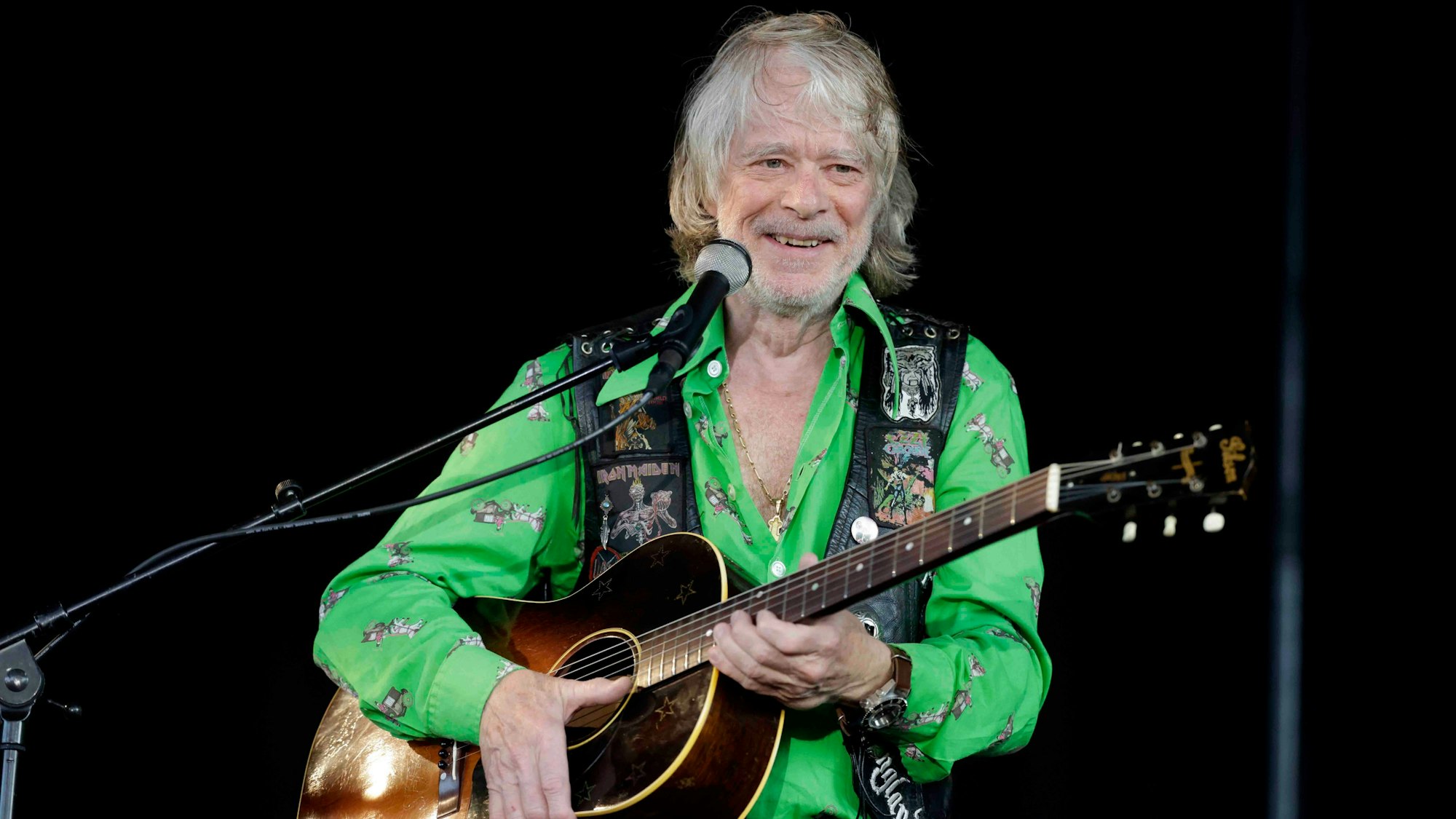 Geht mit Zwischenfällen humorvoll um: Helge Schneider im Tanzbrunnen.