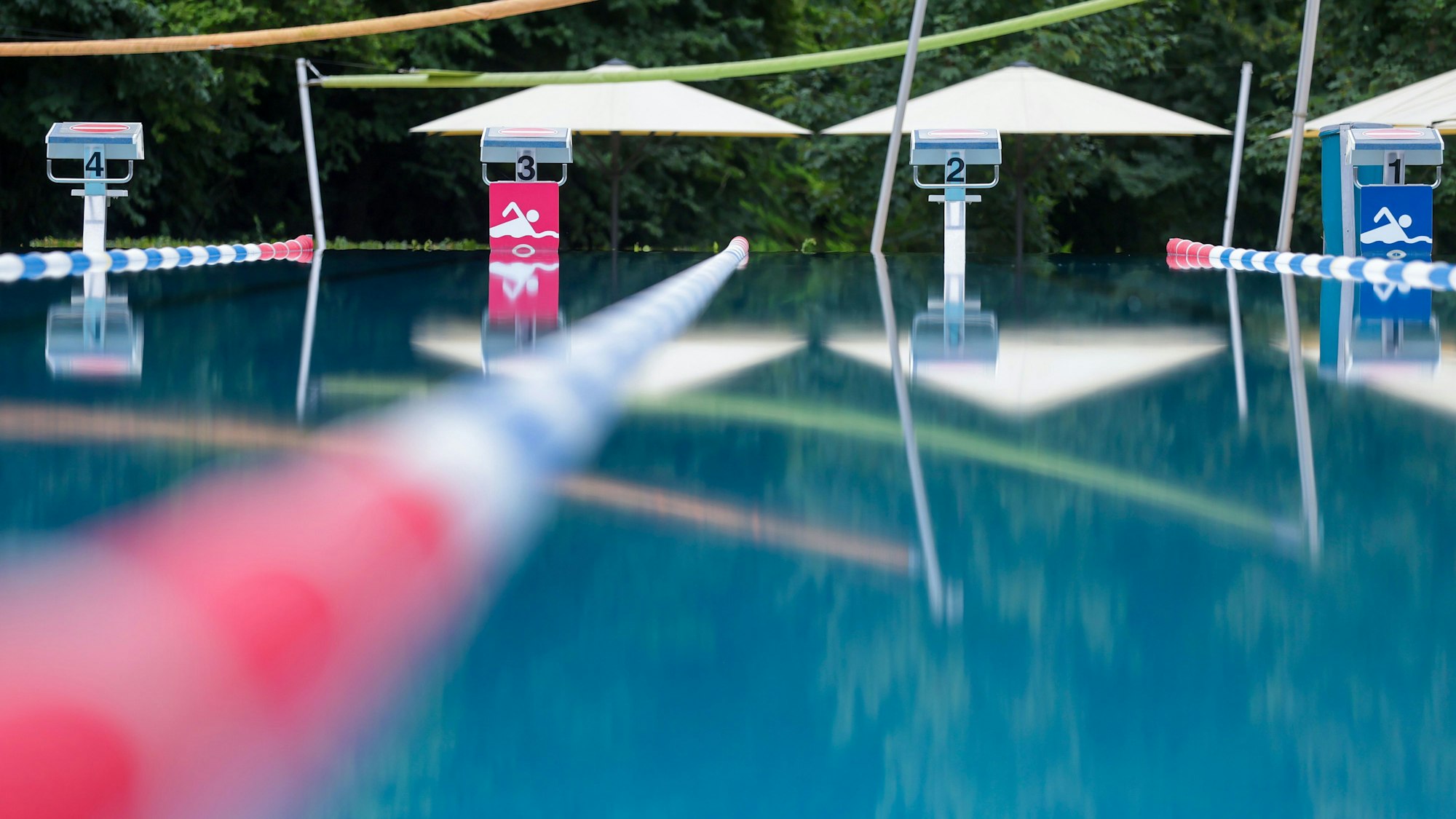 Das Unglück ereignete sich im Freibad (Symbolfoto) Höxter in NRW.