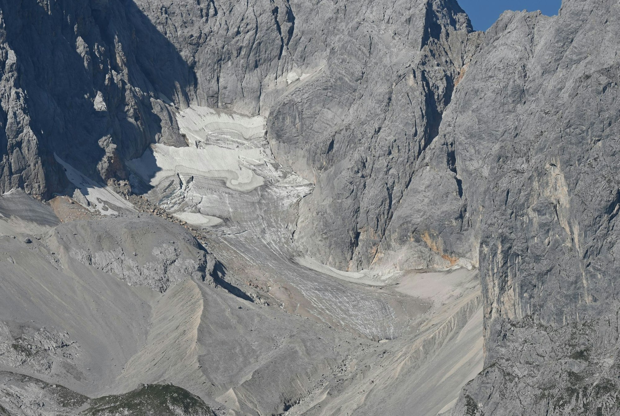 Dem Höllentalferner-Gletscher werden noch die besten Chancen eingeräumt. Trotzdem ist auf dem Foto von diesem Jahr nicht mehr sehr viel Eis zu sehen.