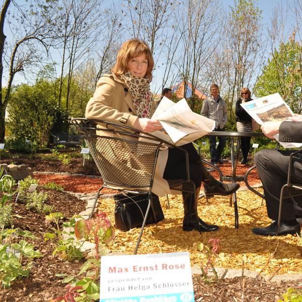 Zülpich Eröffnungstag Landesgartenschau 2014 Verleger Helmut Heinen mit Cordula von Wysocki (Chefredaktion) im Rundschaugarten