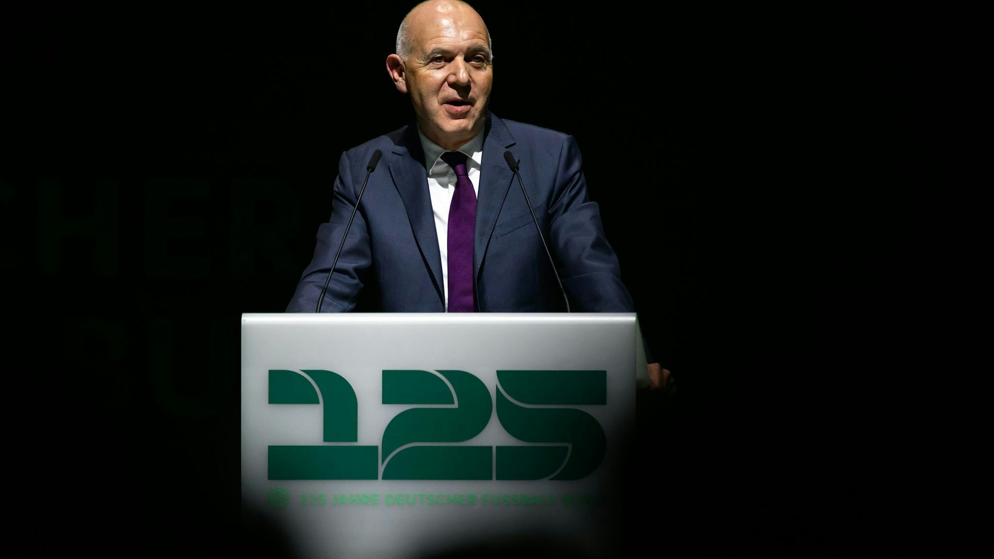 DFB-Boss Bernd Neuendorf bezieht Stellung zu Rassismusvorfällen.