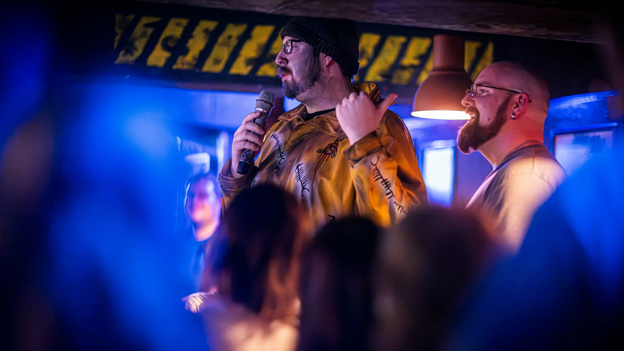 Die Spielleiter stellen den Gästen ihre Abenteuer vor.