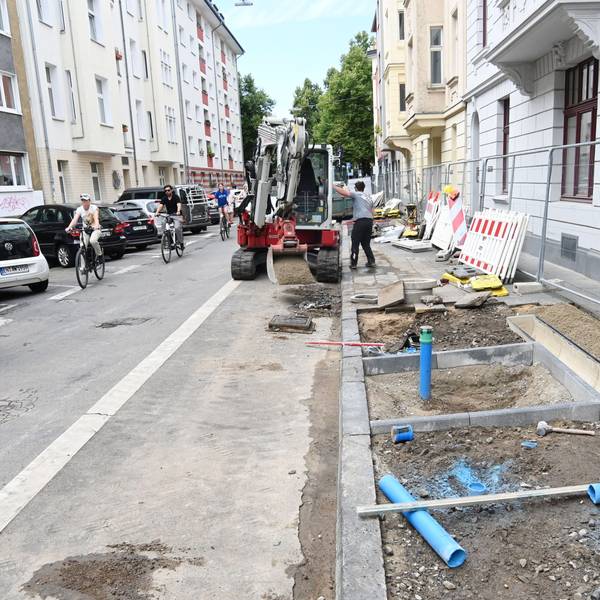 Im Agnesviertel und anderen Teilen der Innenstadt hat die Stadt Köln bereits mehr als 400 Parkplätze abgebaut.