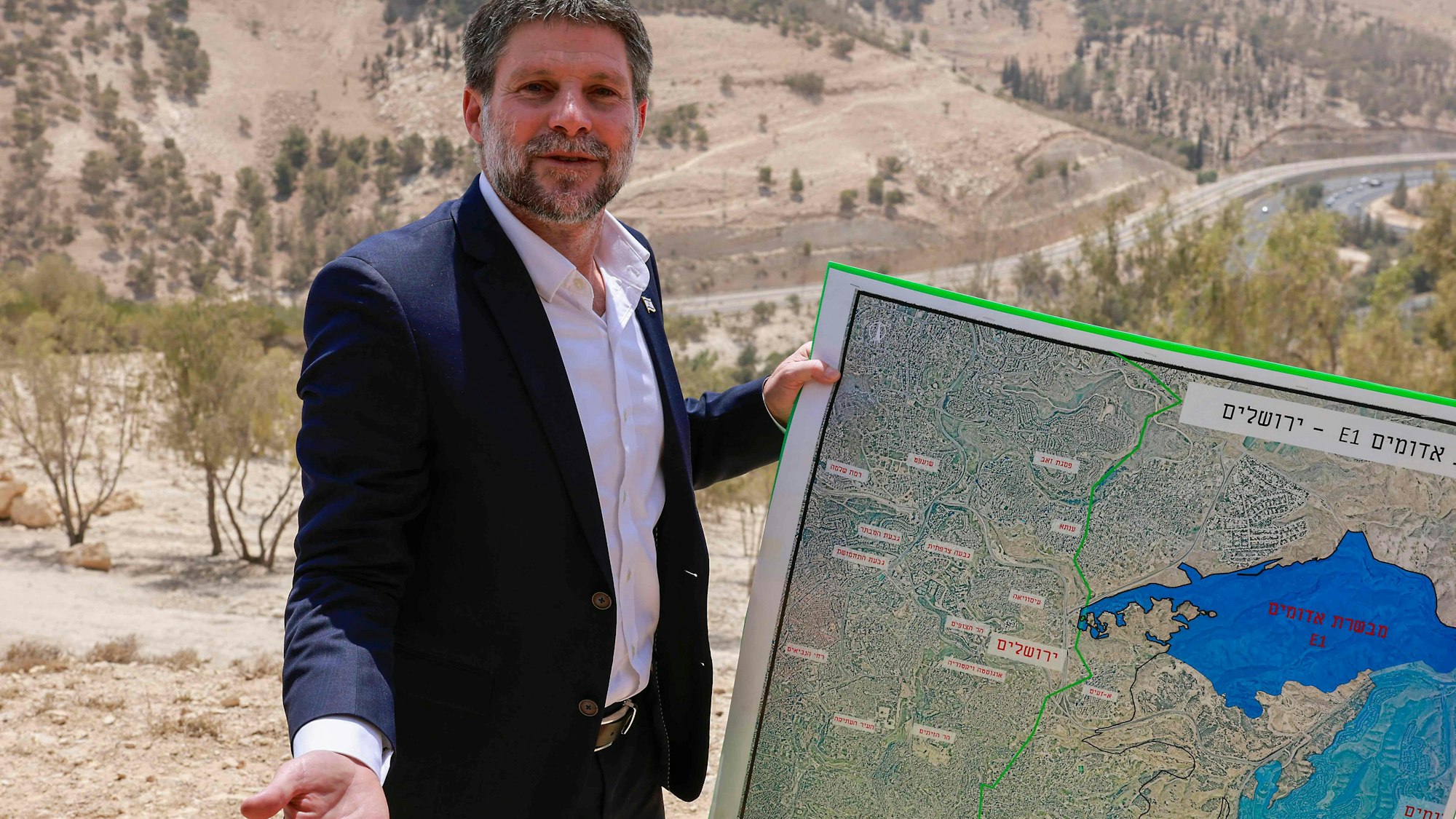 Karges Land, hohe strategische Bedeutung: Israels ultrarechter Finanzminister Bezalel Smotrich am 14. August bei der Vorstellung der Siedlungspläne für Gebiet E1.