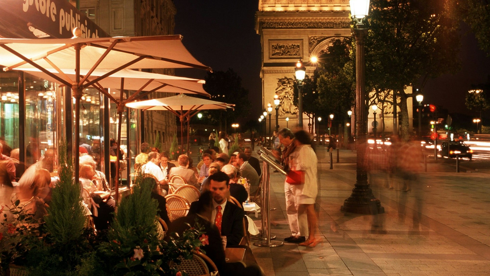 Paris - ein Restaurant auf den Champs Elysees