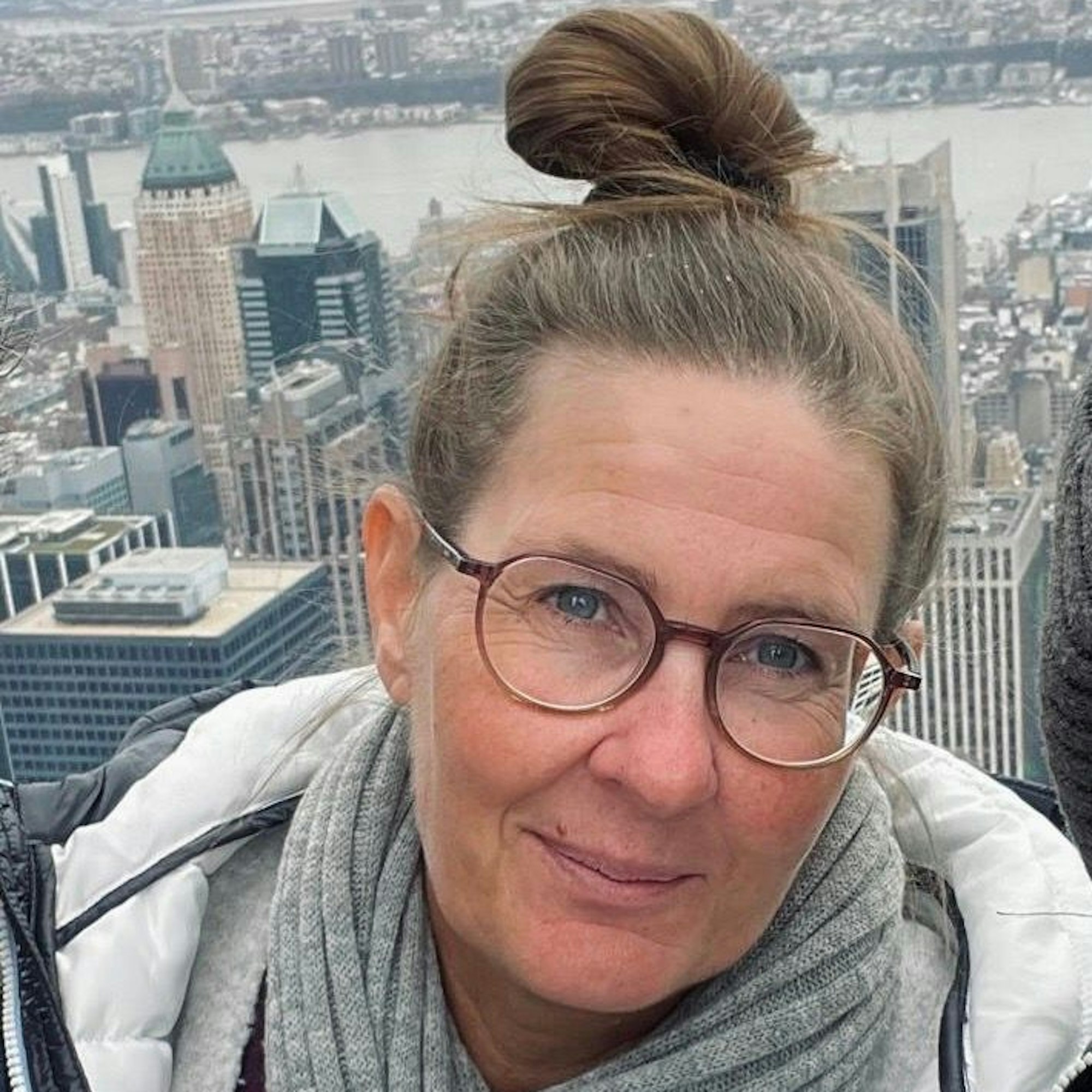 Das Foto zeigt die heutige Patientin bei einer früheren Reise.