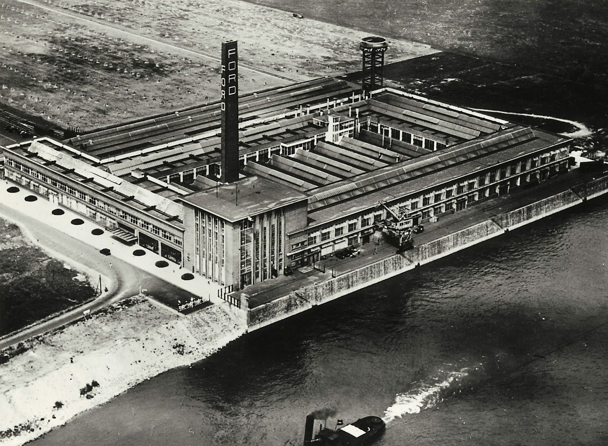 1931 nahm Ford die Produktion im neu errichteten Werk in Köln-Niehl auf.