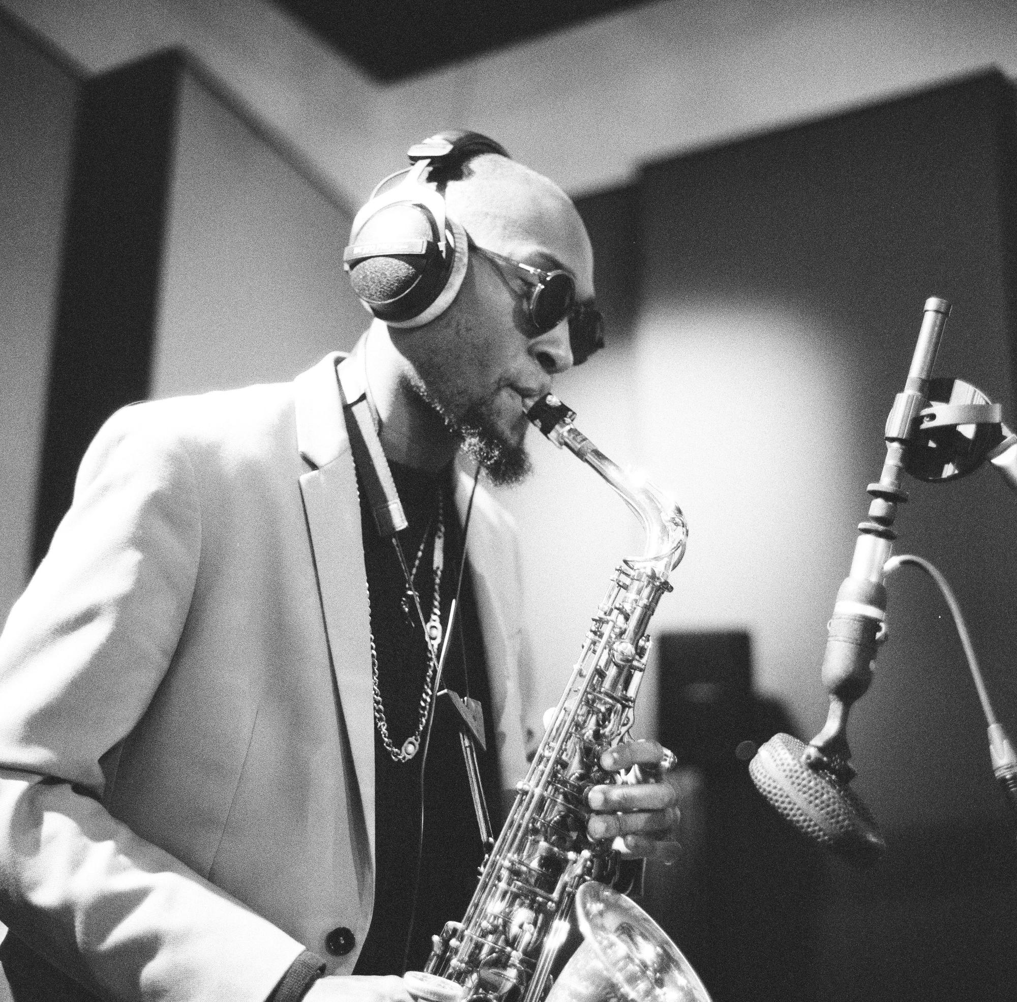 Gemeinsam mit vielen anderen Künstlerinnen und Künstlern bringen sie den herausragende Jazzmusik nach Köln: Isaiah Collier (