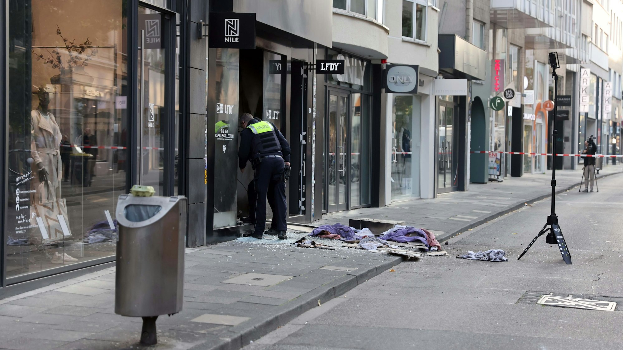 Tatort Ehrenstraße: Der Kölner Drogenboss soll auch für die Explosion bei „Life Fast Die Young“ verantwortlich sein.
