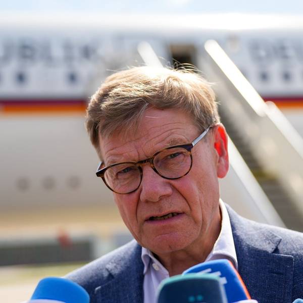 Vor dem Gespräch des ukrainischen Präsidenten Wolodymyr Selenskyj mit US-Präsident Donald Trump äußerte sich Außenminister Johann Wadephul im Podcast «Table.Today» skeptisch zu einer Entsendung deutscher Soldaten in die Ukraine.
