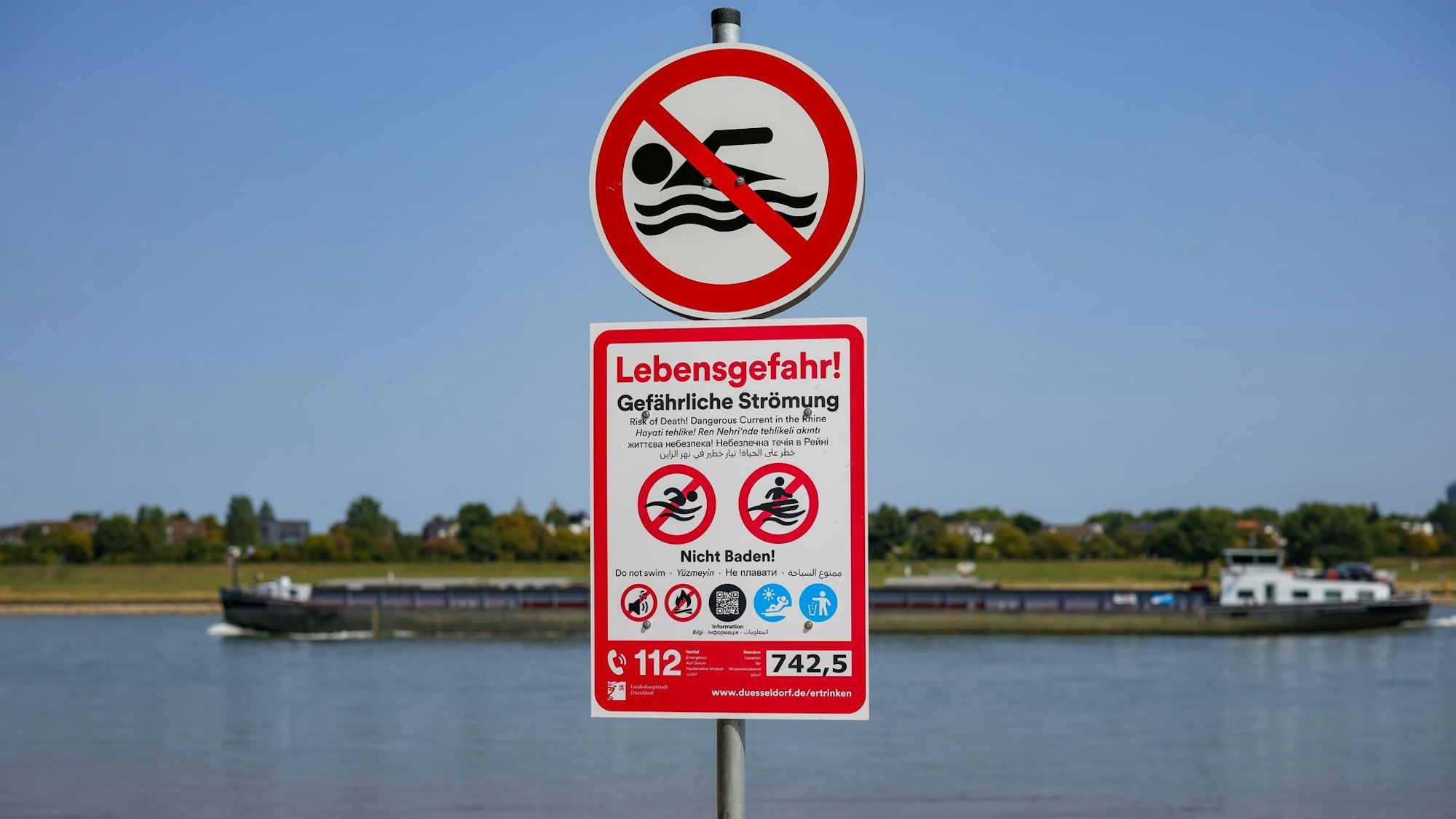 Düsseldorf, Neuss und Meerbusch haben ein striktes Badeverbot im Rhein erlassen. (Archivfoto)