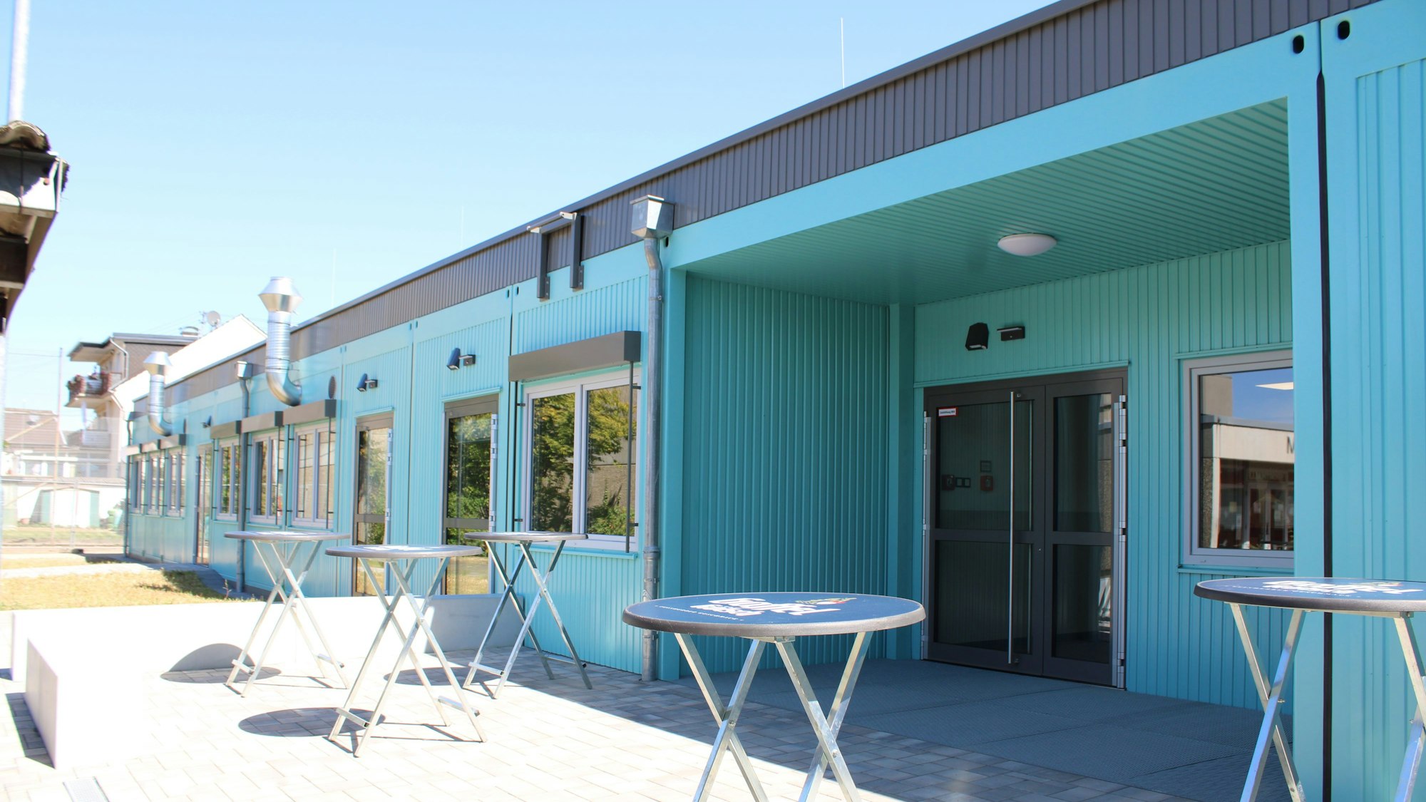 Die hellblaue Farbe haben sich Schülerinnen und Schüler der Gesamtschule selbst ausgesucht.