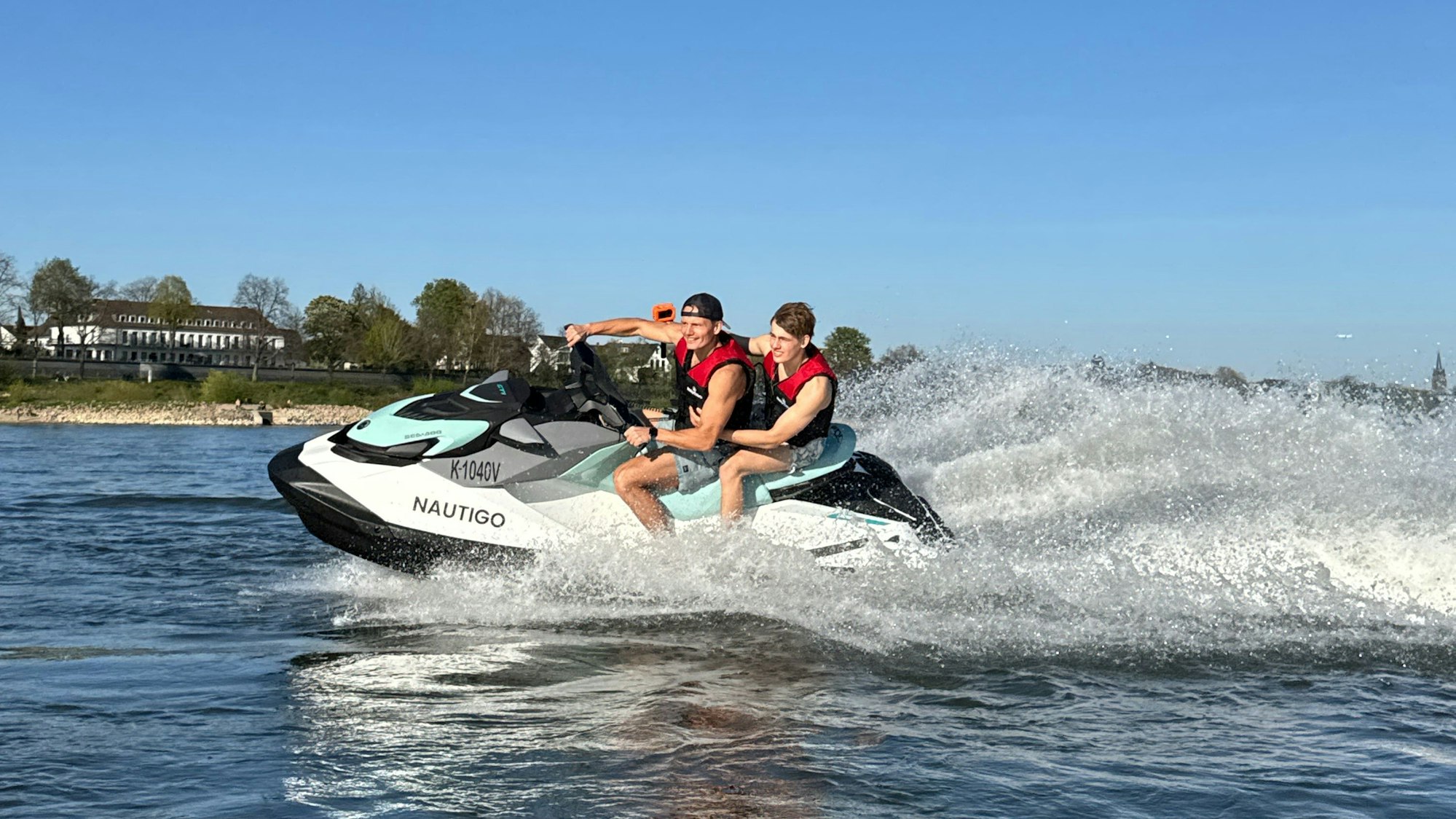 Jetski-Abenteuer in Köln-Rodenkirchen