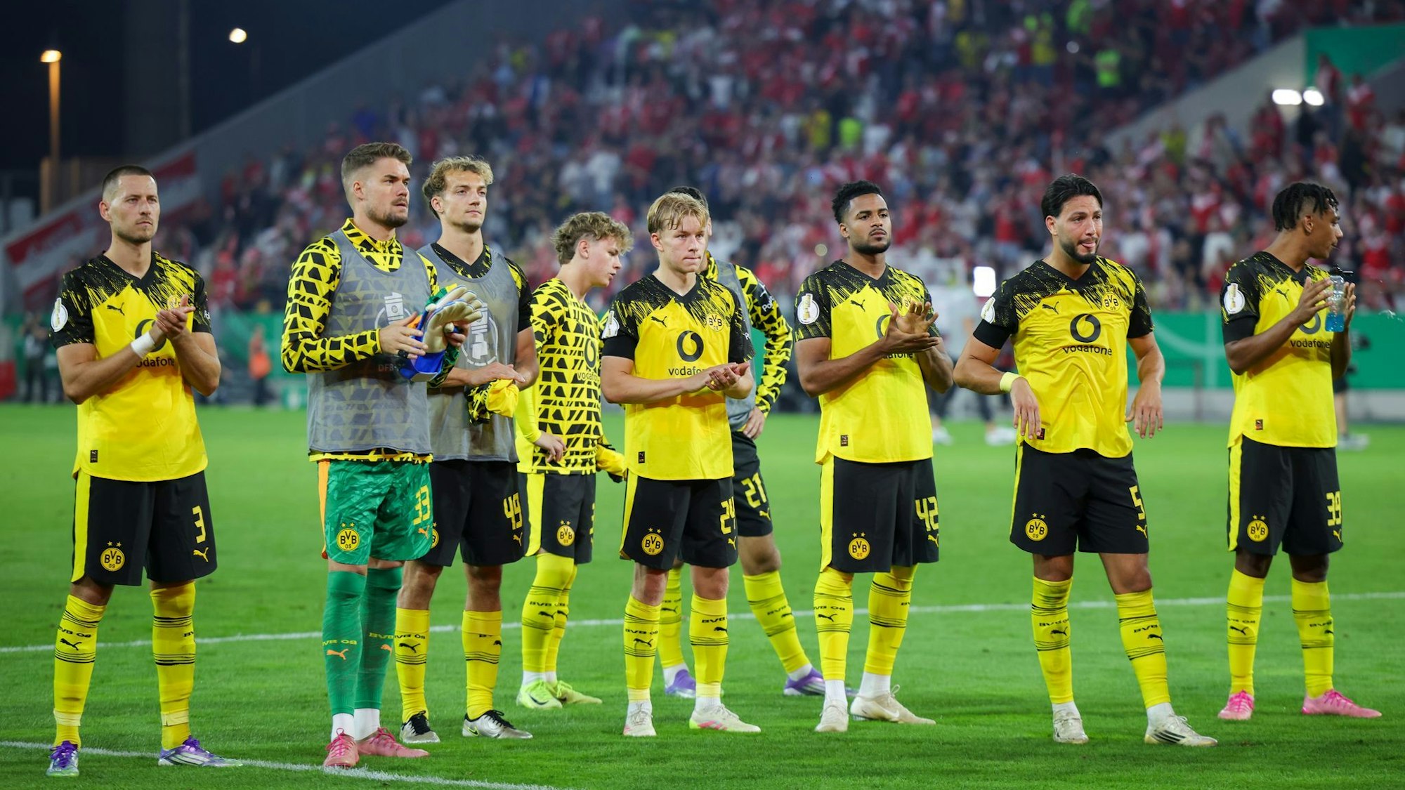 Verhaltene Sieger: Dortmund zitterte sich zum Weiterkommen.