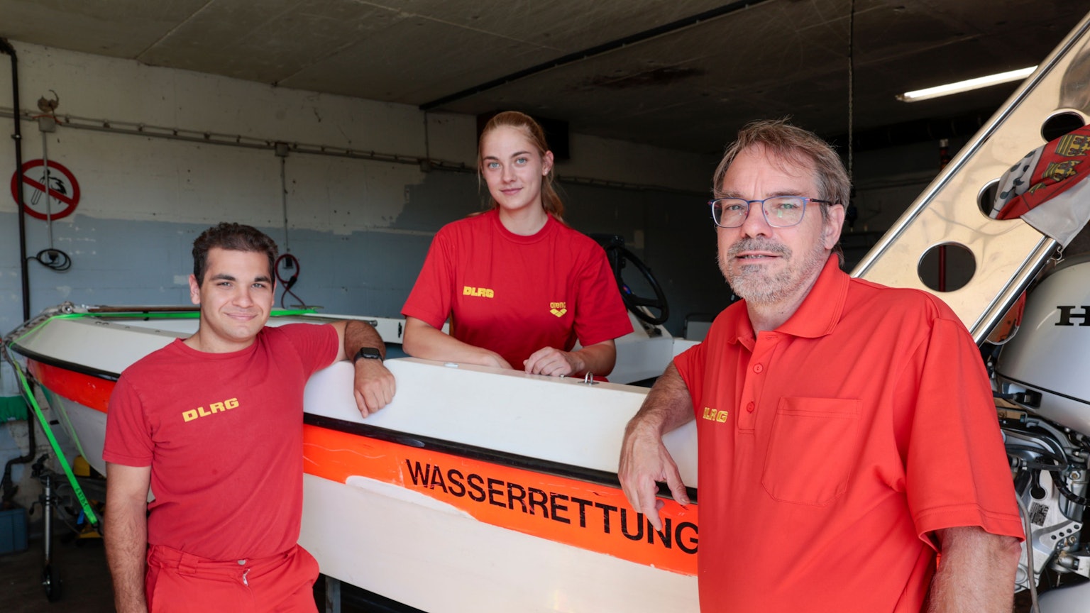 Kian Shahbodaghi, Katharina Schmeißer und Alexander Lustig sind Rettungsschwimmende im DLRG.