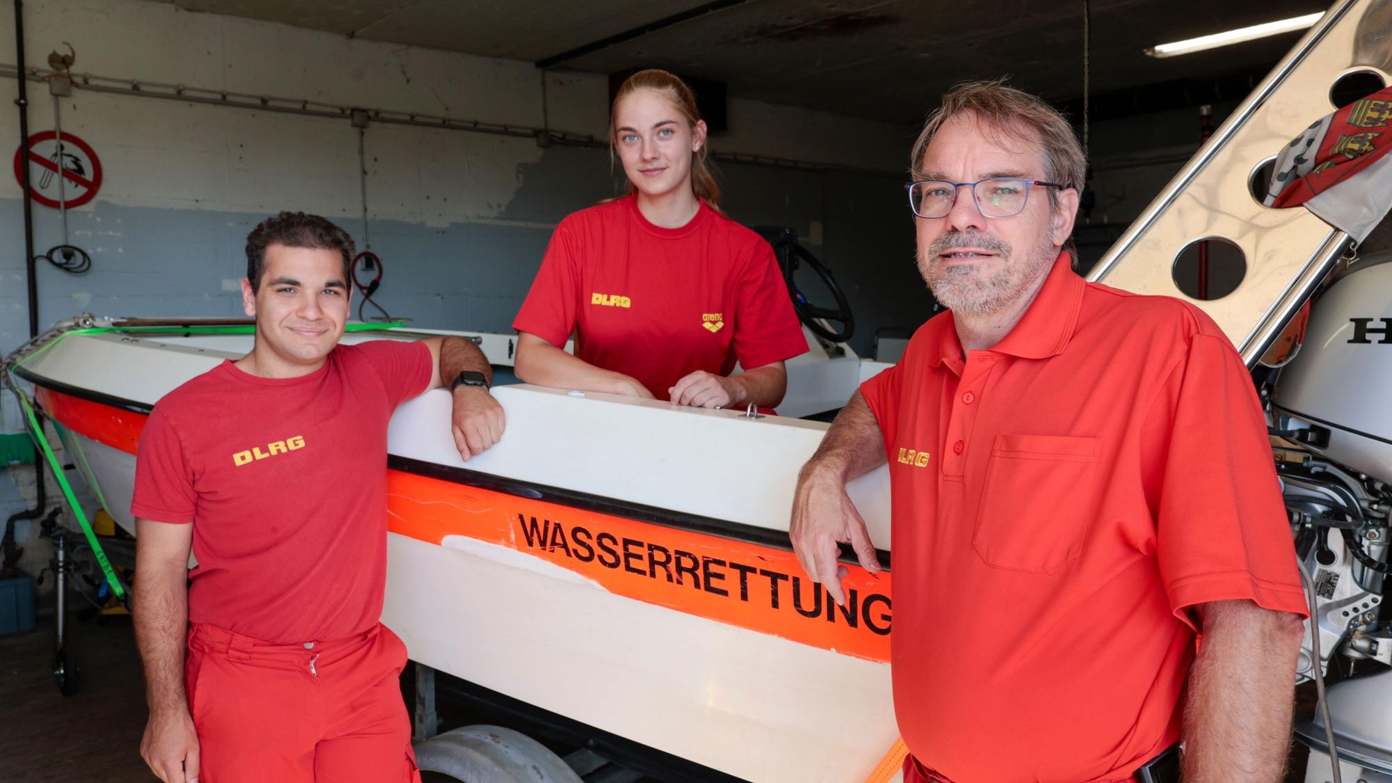 Kian Shahbodaghi, Katharina Schmeißer und Alexander Lustig sind Rettungsschwimmende im DLRG.