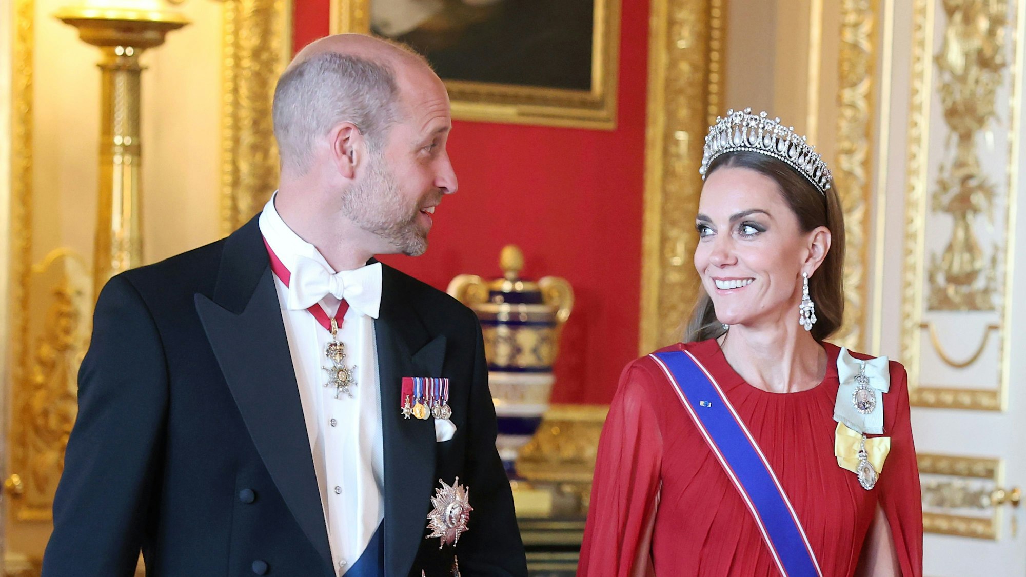 Windsor: Kate, Princess of Wales, und Prinz William, Prince of Wales, treffen zum Staatsbankett für den französischen Präsidenten Macron und seine Frau Brigitte auf Schloss Windsor ein.