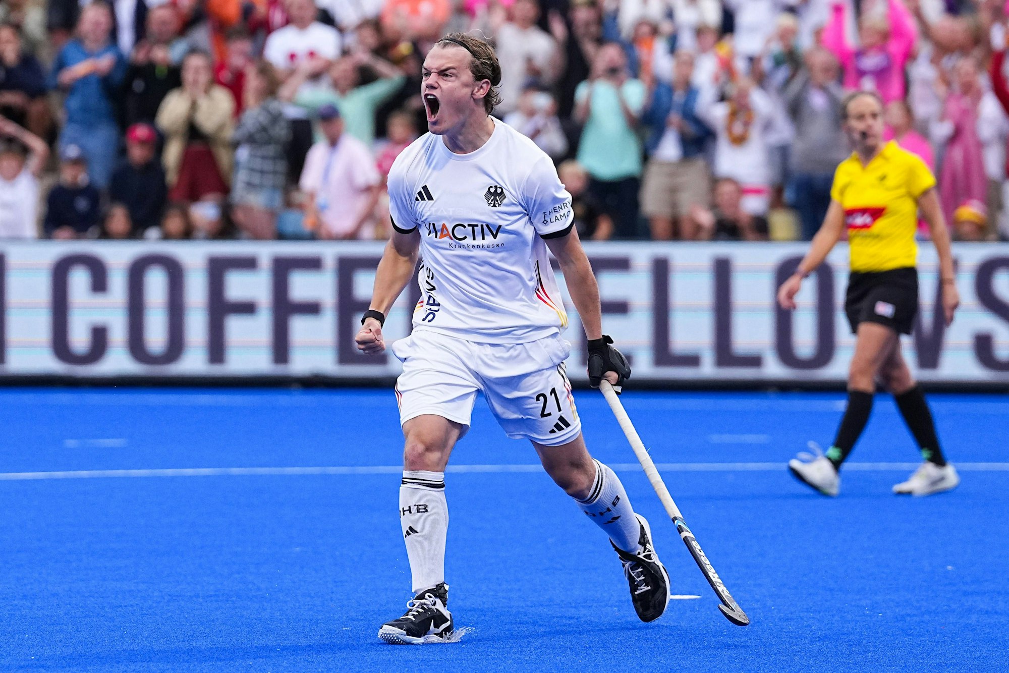 16.08.2025, xydrx, Herren EuroHockey Championship 2025, Finale, Niederlande - Deutschland, Sparkassenpark Mönchengladbach: Michel Struthoff GER 21 jubelt über seinen Treffer beim Penalty schießen Nordrhein-Westfahlen Deutschland *** 16 08 2025, xydrx, Mens EuroHockey Championship 2025, Final, Netherlands Germany, Sparkassenpark Mönchengladbach Michel Struthoff GER 21 celebrates his goal in the penalty shootout North Rhine-Westphalia Germany