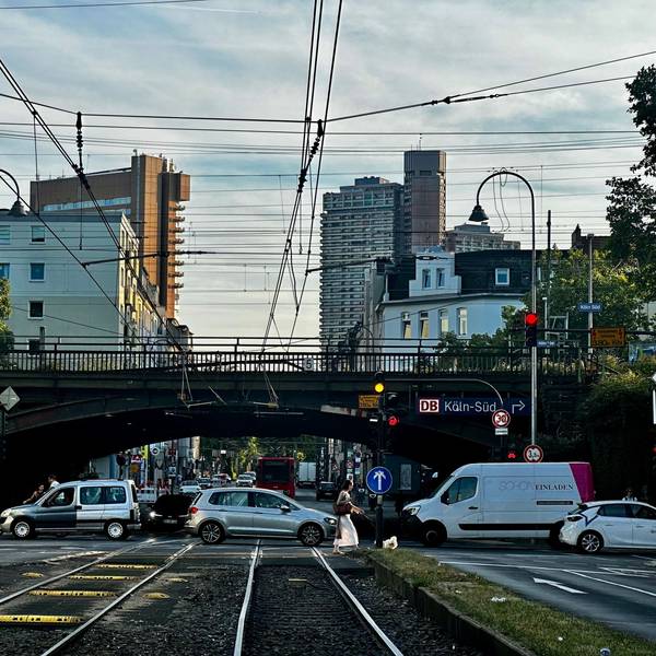 Diese Brücke über die Luxemburger Straße in Köln muss ausgetauscht werden.