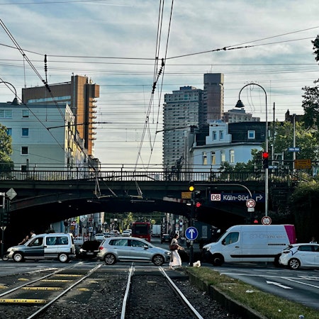 Diese Brücke über die Luxemburger Straße in Köln muss ausgetauscht werden.