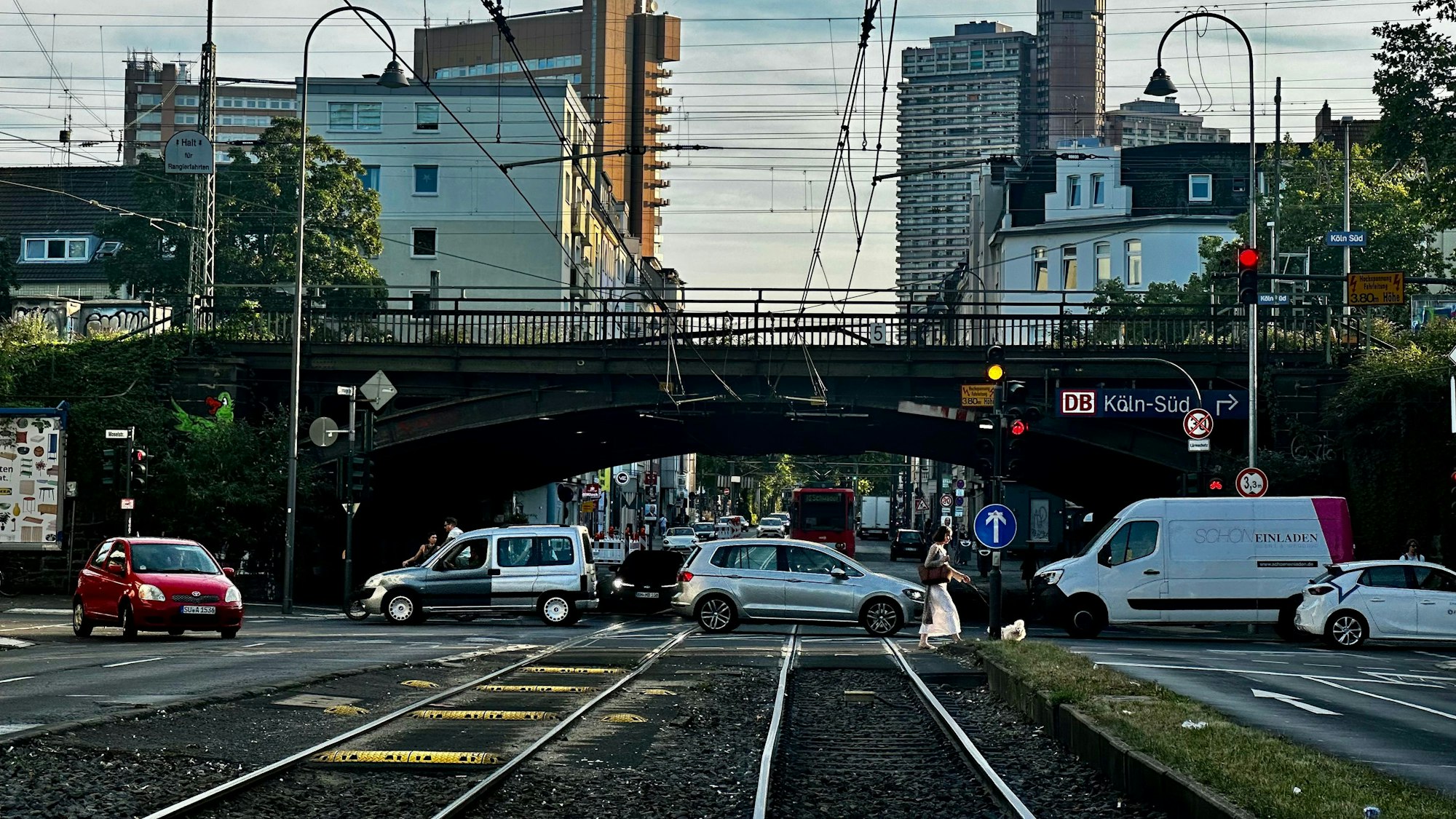 Diese Brücke über die Luxemburger Straße in Köln muss ausgetauscht werden.