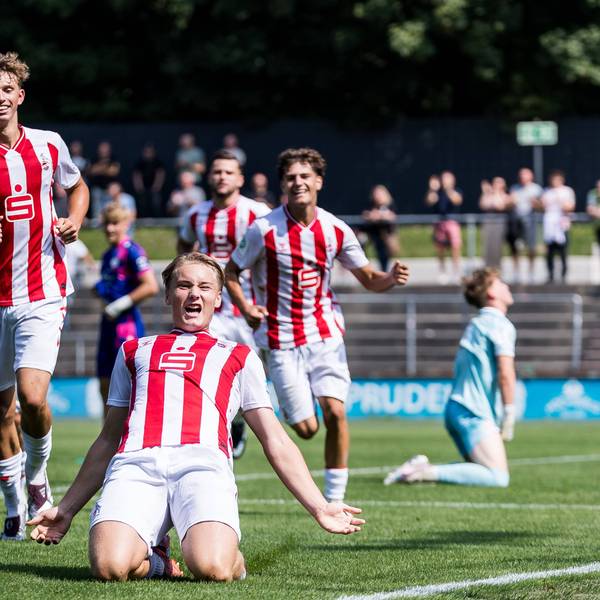 A-Junioren Bundesliga Vorrunde Gruppe G: 1. FC Köln U19 - 1. FSV Mainz 05 U19, 20.08.2025 Jubel zum 2:0 durch Fynn Schenten 1. FC Köln U19, 9 A-Junioren Bundesliga Vorrunde Gruppe G DFB Nachwuchsliga 25/26: 1. FC Köln U19 - 1. FSV Mainz 05 U19, Köln, Franz-Kremer-Stadion am 20.08.2025 *** A Junior Bundesliga Preliminary Round Group G 1 FC Köln U19 1 FSV Mainz 05 U19, 20 08 2025 Fynn Schenten 1 FC Köln U19, 9 A Junior Bundesliga Preliminary Round Group G DFB Nachwuchsliga 25 26 1 FC Köln U19 1 FSV Mainz 05 U19, Cologne, Franz Kremer Stadium on 20 08 2025 Copyright: xBEAUTIFULxSPORTS/Wunderlx