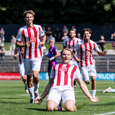 A-Junioren Bundesliga Vorrunde Gruppe G: 1. FC Köln U19 - 1. FSV Mainz 05 U19, 20.08.2025 Jubel zum 2:0 durch Fynn Schenten 1. FC Köln U19, 9 A-Junioren Bundesliga Vorrunde Gruppe G DFB Nachwuchsliga 25/26: 1. FC Köln U19 - 1. FSV Mainz 05 U19, Köln, Franz-Kremer-Stadion am 20.08.2025 *** A Junior Bundesliga Preliminary Round Group G 1 FC Köln U19 1 FSV Mainz 05 U19, 20 08 2025 Fynn Schenten 1 FC Köln U19, 9 A Junior Bundesliga Preliminary Round Group G DFB Nachwuchsliga 25 26 1 FC Köln U19 1 FSV Mainz 05 U19, Cologne, Franz Kremer Stadium on 20 08 2025 Copyright: xBEAUTIFULxSPORTS/Wunderlx