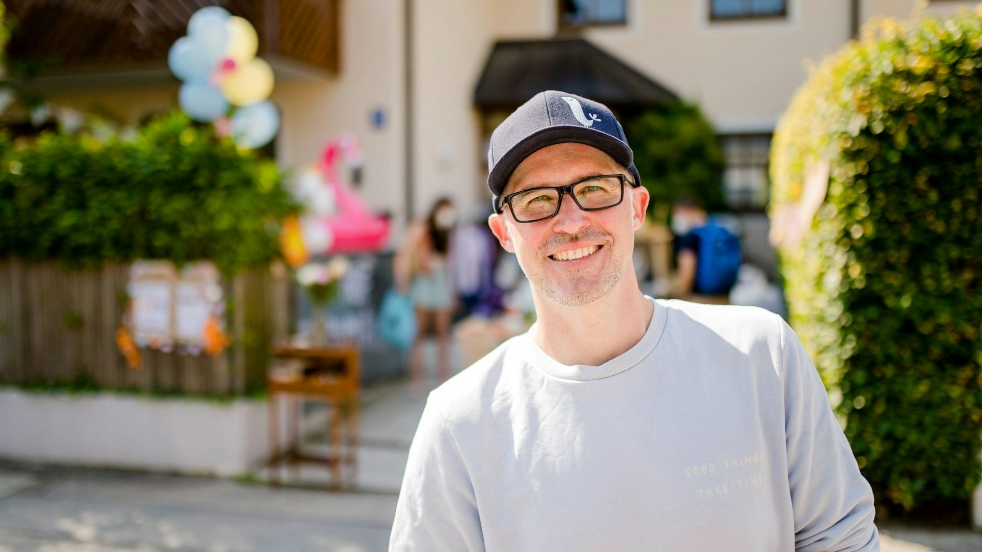 René Götz veranstaltet seit 2015 Hofflohmärkte in Köln und rund 30 weiteren Städten.