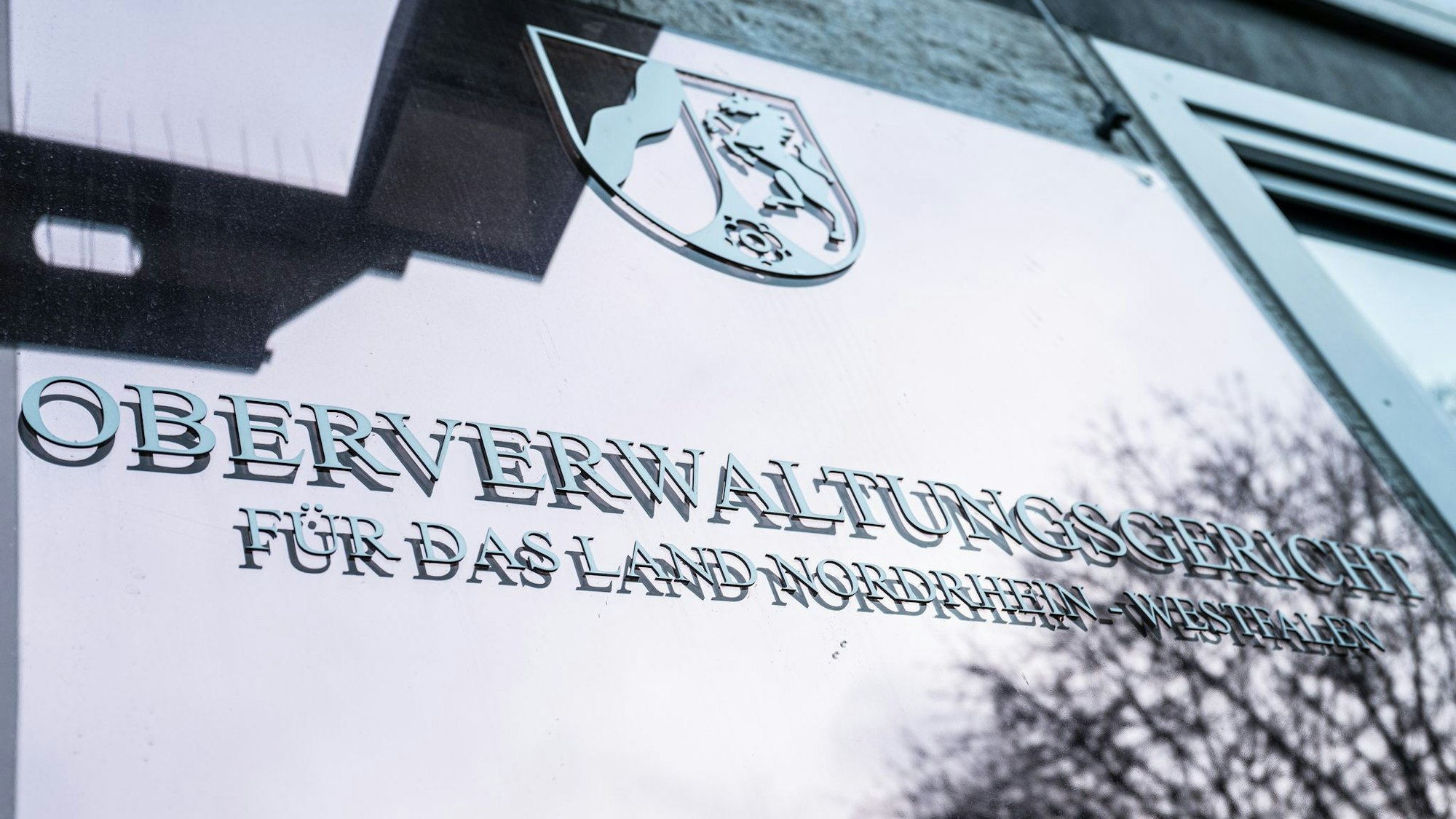 Das OVG hat entschieden: Eine seit über 15 Jahren kranke Lehrerin muss sich von einem Amtsarzt untersuchen lassen. (Archivbild)