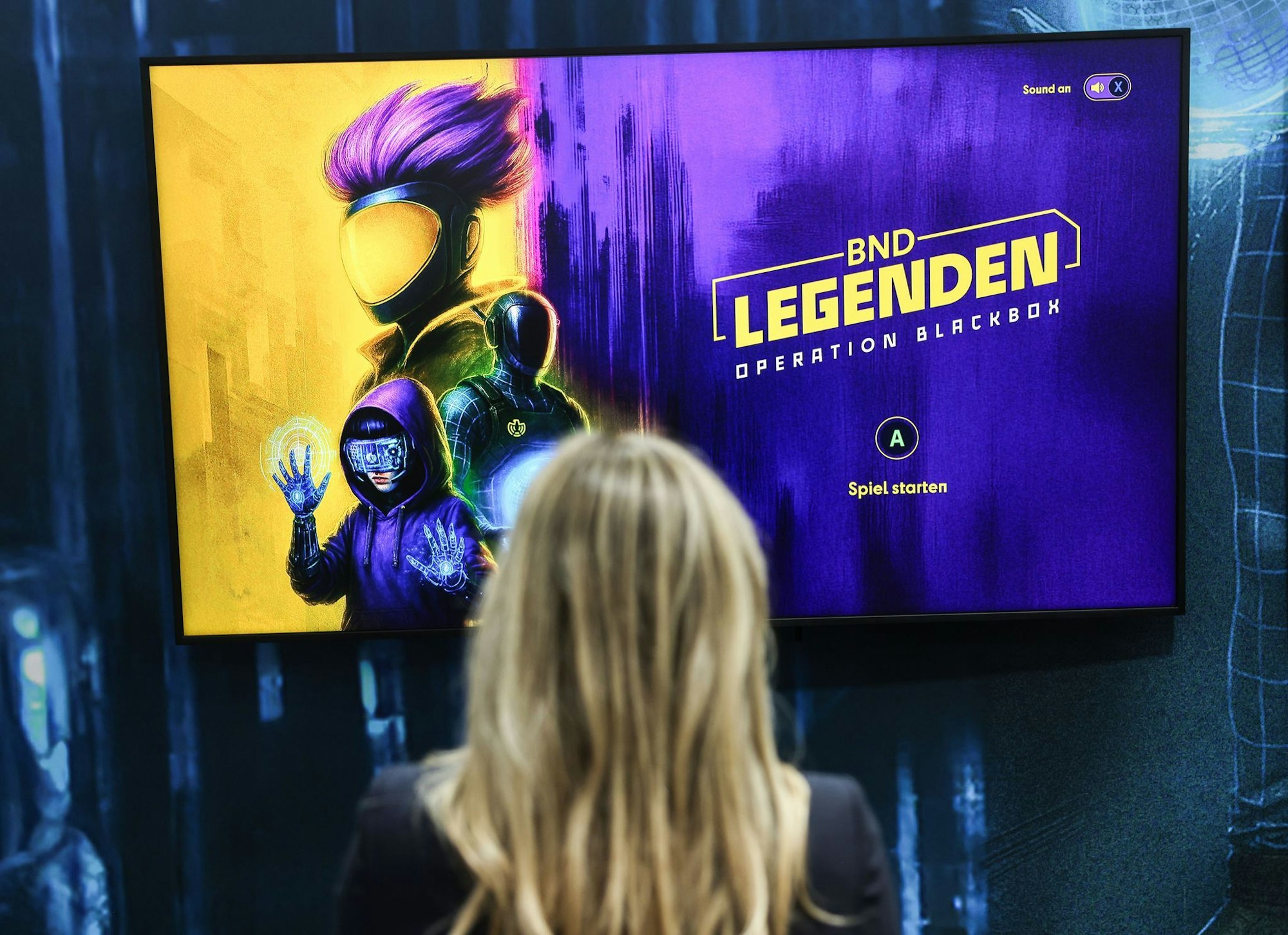 Mit knalligen Farben möchte der BND die Aufmerksamkeit auf das eigene Game lenken.