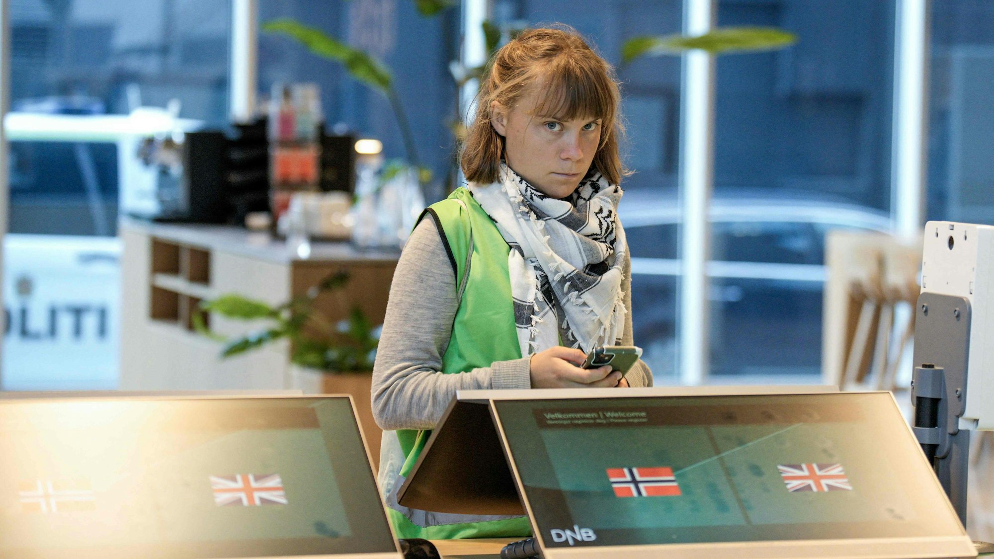 Klima- und pro-palästinensische Aktivisten, darunter Thunberg, fordern Norwegen zum Stopp fossiler Investitionen auf.