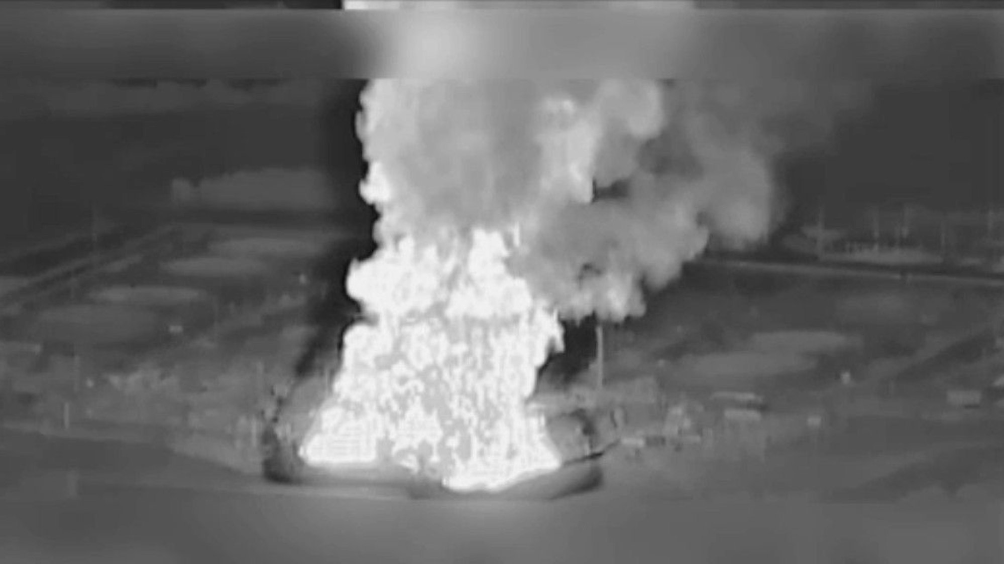 Ein Video der ukrainischen Drohnen-Streitkräfte soll die brenende Ölpumpstation in Unetscha zeigen.