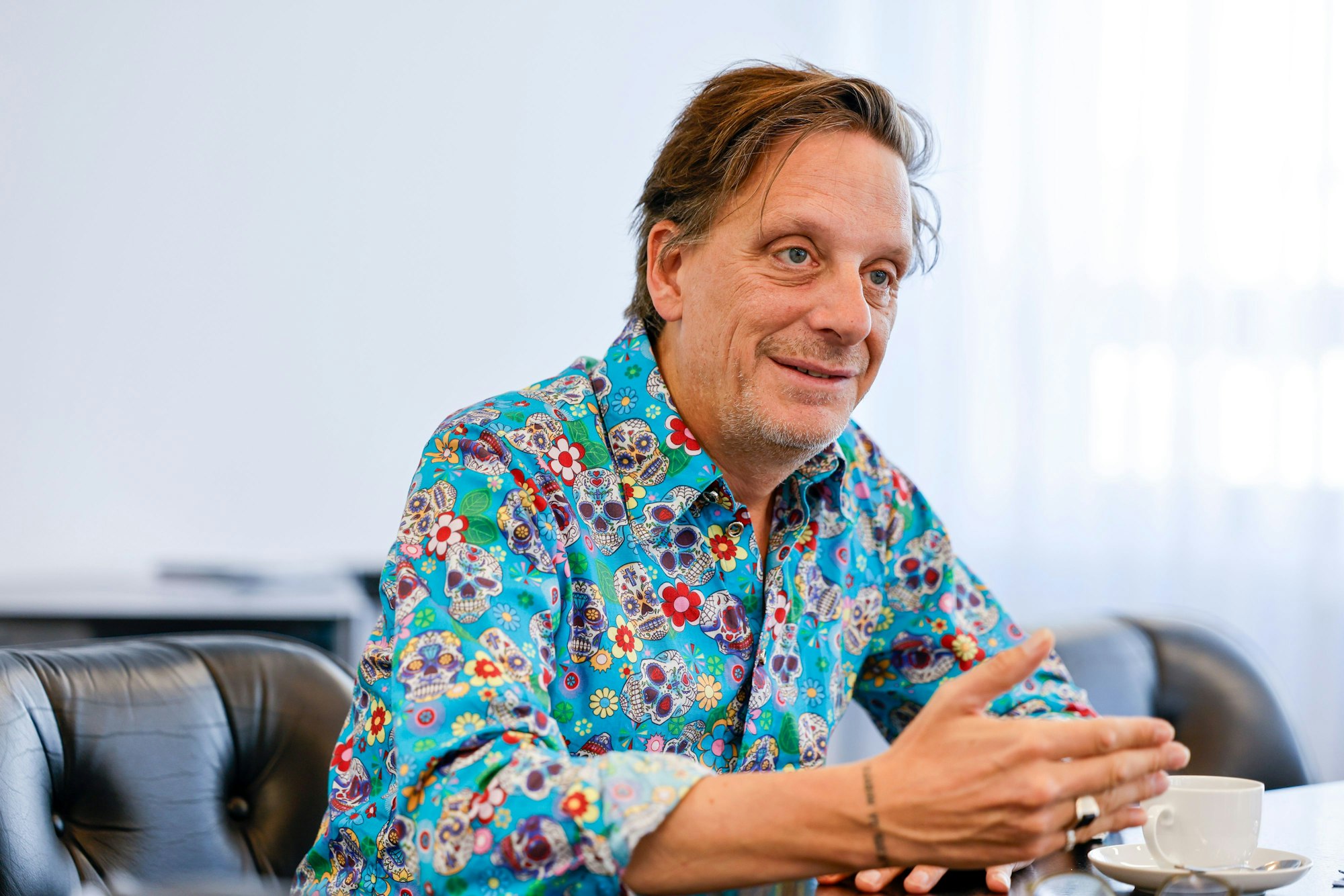 19.08.2025
Köln, NRW
Interview mit Kay Voges Intendant des Schauspiel Köln
+++ NO MODEL RELEASE +++
+++ No Property Release +++
Ab dem Zeitpunkt der ordnungsgemäßen Lieferung des Bildmaterials durch den Urheber ist der Bildnutzer für dessen sachgemäße Verwendung verantwortlich. Der Bildnutzer trägt die Verantwortung für die Betextung sowie die sich aus der konkreten Veröffentlichung ergebenden Sinnzusammenhänge. © Thomas Banneyer