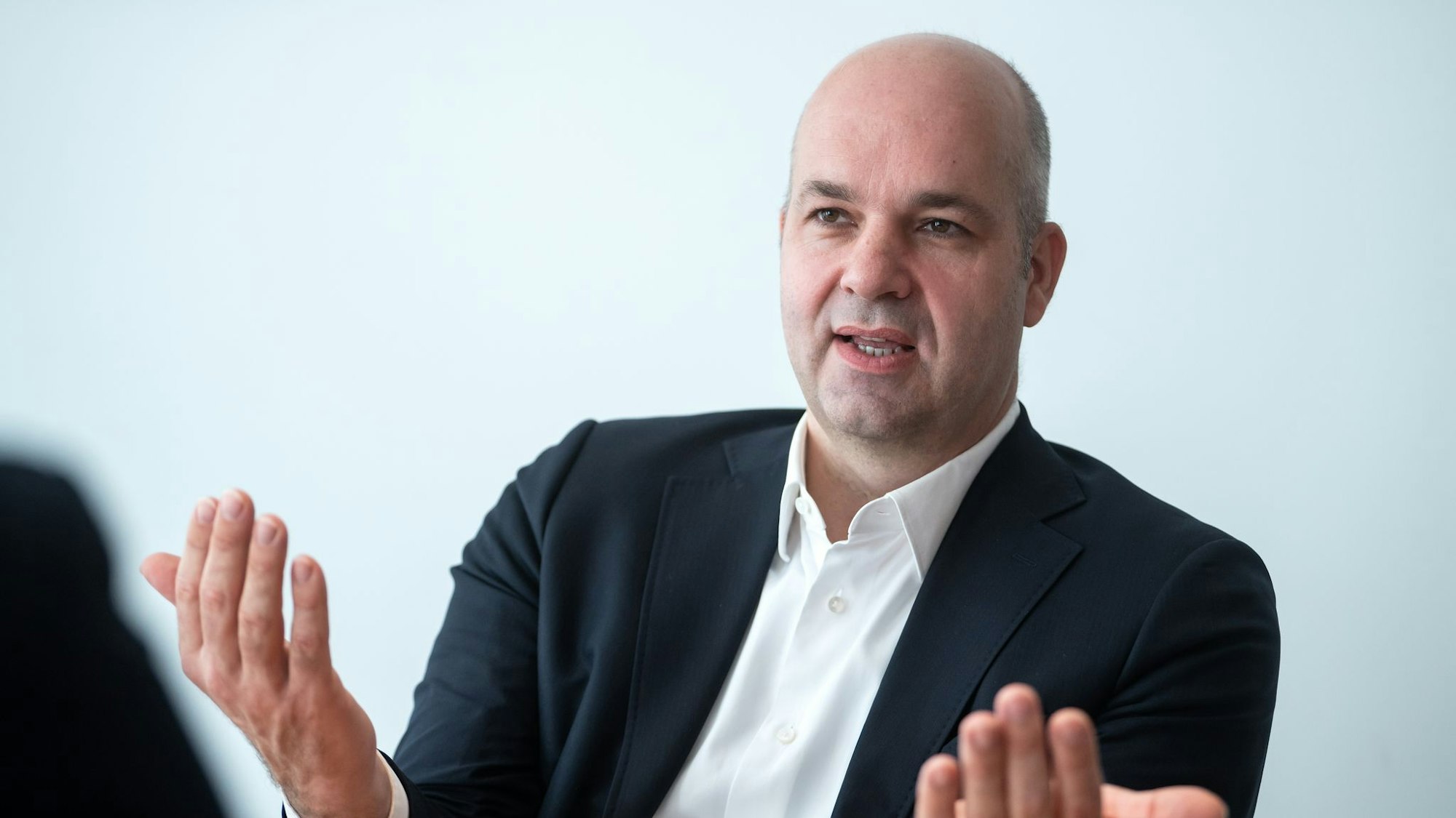 DIW-Präsident Marcel Fratzscher zieht mit einem Vorschlag für eine Rentner-Pflichtjahr Kritik auf sich. (Archivbild)