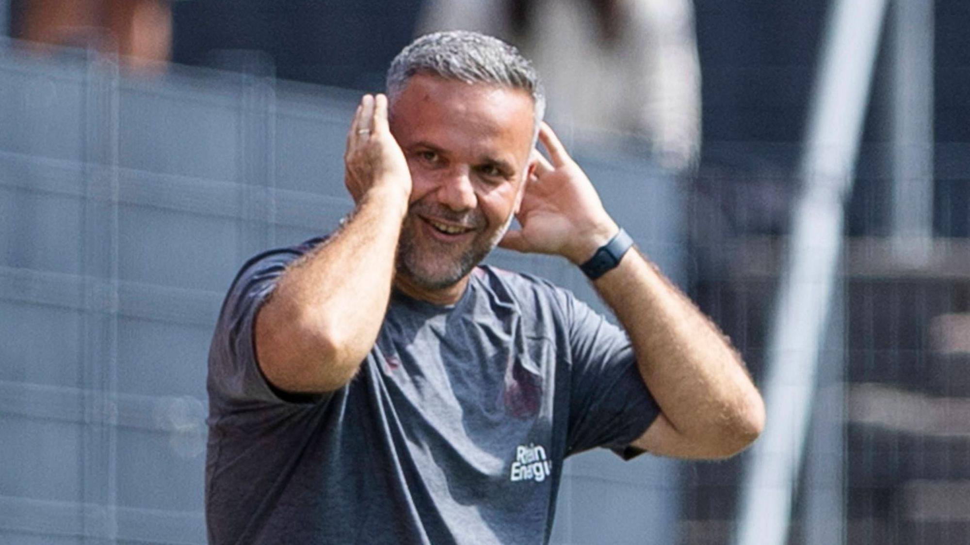 Regionalliga West: 1. FC Köln U21, U 21 - Sportfreunde Siegen, 17.08.2025 Evangelos Sbonias 1. FC Köln U21, Cheftrainer. Regionalliga West, 1. FC Köln U21 - Sportfreunde Siegen, 4. Spieltag, am 17.08.2025, Franz-Kremer-Stadion, Köln *** Regionalliga West 1 FC Köln U21 Sportfreunde Siegen, 17 08 2025 Evangelos Sbonias 1 FC Köln U21, Head Coach Regionalliga West, 1 FC Köln U21 Sportfreunde Siegen, Matchday 4, on 17 08 2025, Franz Kremer Stadium, Cologne Copyright: xBEAUTIFULxSPORTS/Meuselx