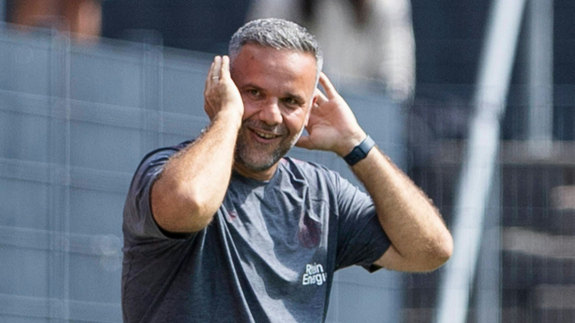 Regionalliga West: 1. FC Köln U21, U 21 - Sportfreunde Siegen, 17.08.2025 Evangelos Sbonias 1. FC Köln U21, Cheftrainer. Regionalliga West, 1. FC Köln U21 - Sportfreunde Siegen, 4. Spieltag, am 17.08.2025, Franz-Kremer-Stadion, Köln *** Regionalliga West 1 FC Köln U21 Sportfreunde Siegen, 17 08 2025 Evangelos Sbonias 1 FC Köln U21, Head Coach Regionalliga West, 1 FC Köln U21 Sportfreunde Siegen, Matchday 4, on 17 08 2025, Franz Kremer Stadium, Cologne Copyright: xBEAUTIFULxSPORTS/Meuselx