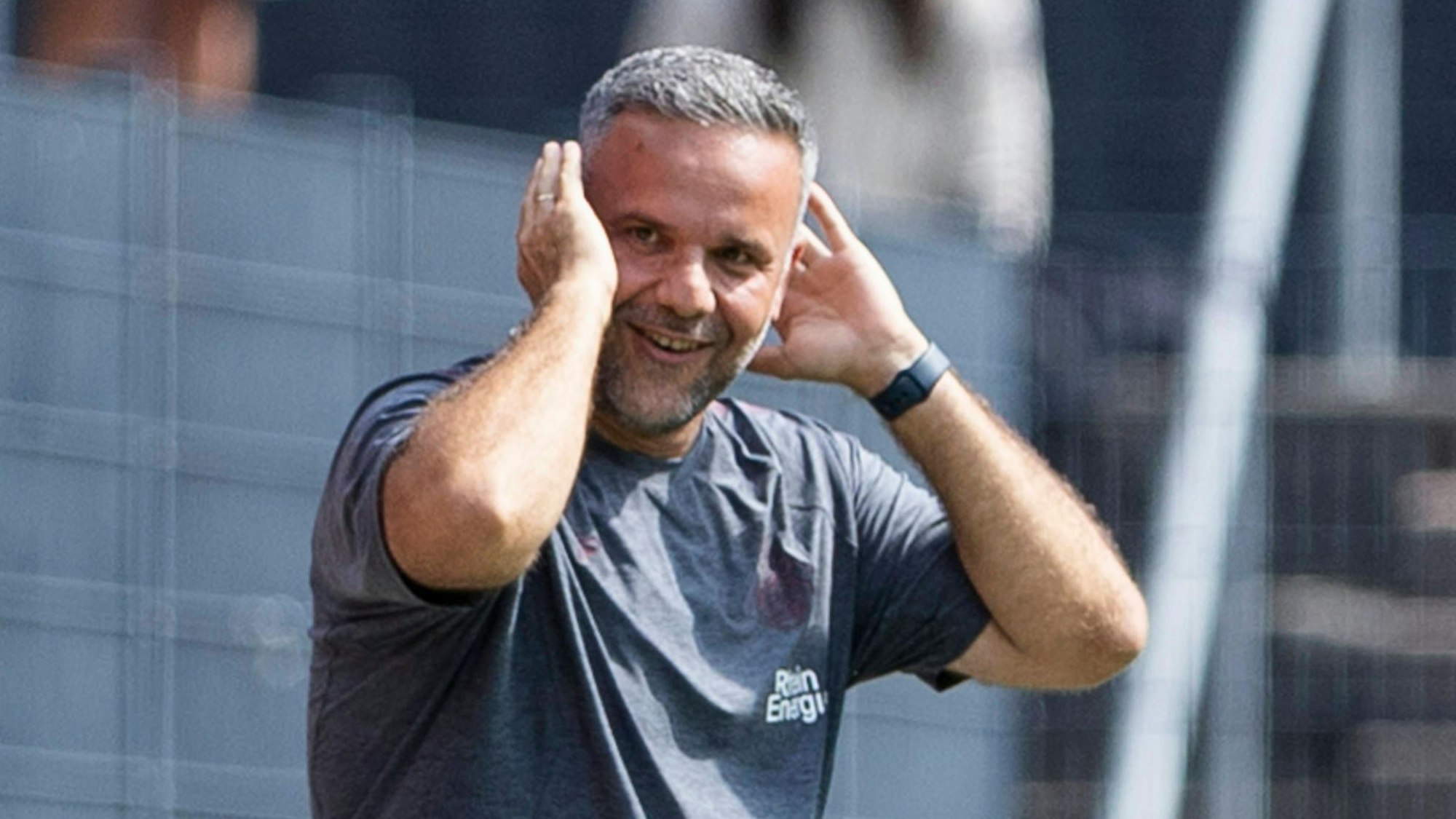 Regionalliga West: 1. FC Köln U21, U 21 - Sportfreunde Siegen, 17.08.2025 Evangelos Sbonias 1. FC Köln U21, Cheftrainer. Regionalliga West, 1. FC Köln U21 - Sportfreunde Siegen, 4. Spieltag, am 17.08.2025, Franz-Kremer-Stadion, Köln *** Regionalliga West 1 FC Köln U21 Sportfreunde Siegen, 17 08 2025 Evangelos Sbonias 1 FC Köln U21, Head Coach Regionalliga West, 1 FC Köln U21 Sportfreunde Siegen, Matchday 4, on 17 08 2025, Franz Kremer Stadium, Cologne Copyright: xBEAUTIFULxSPORTS/Meuselx