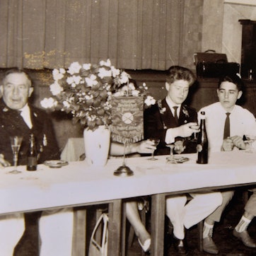 Das Bild zeigt die Gaststätte Kuhl vor Jahrzehnten.