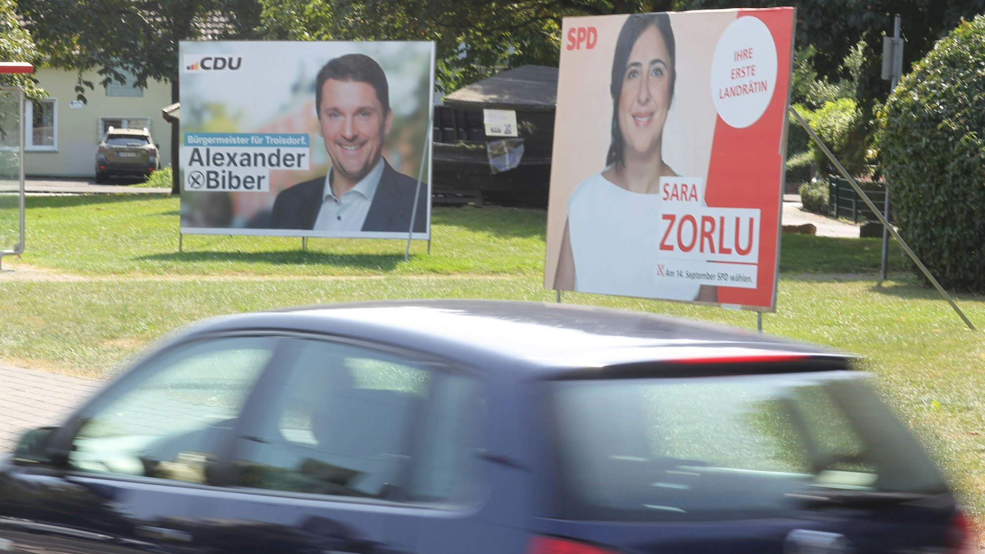 Die sogenannten Wesselmänner sind große Plakate, die überwiegend an markanten Punkten wie Kreisverkehre oder viel befahrenen Kreuzungen stehen.