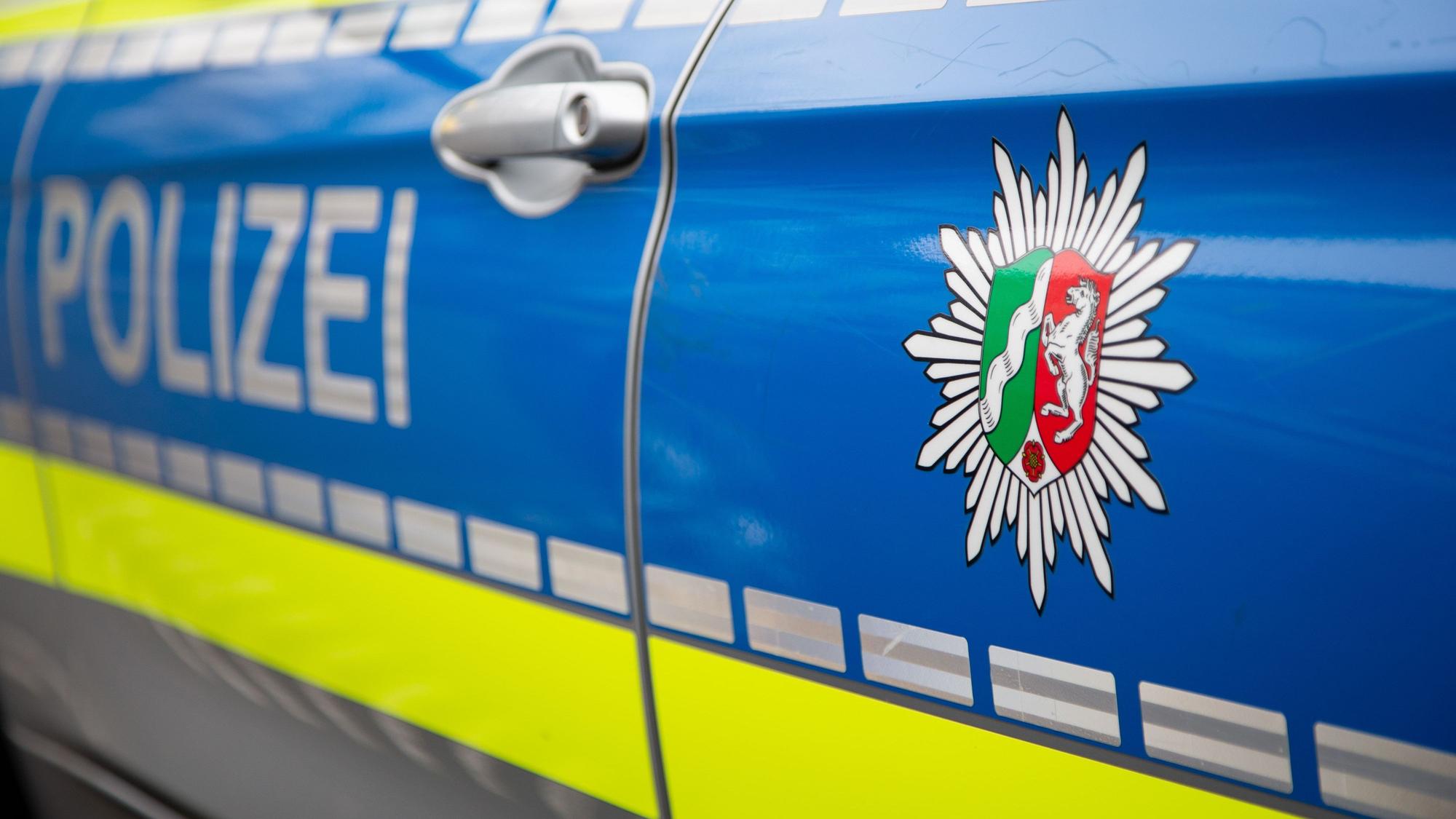 Der im Kreis Altenkirchen zugelassene Lkw transportierte eine Arbeitsmaschine.