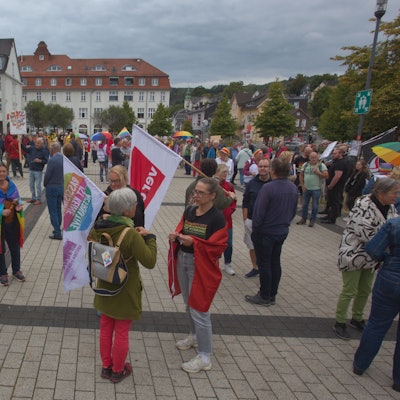 Foto einer Kundgebung auf dem Bergneustädter Rathausplatz