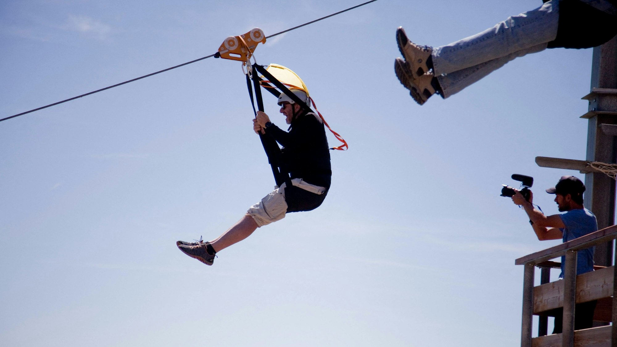 Der betroffene Freizeitpark in Frankreich bietet Zip Lines wie auf dem Bild abgebildet an. (Symbolbild)