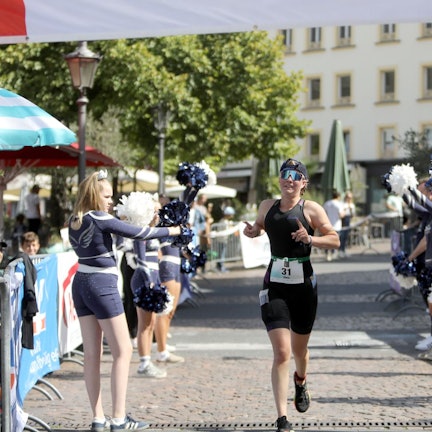 Die Henneferin Clara zur Nieden, früher Leichtathletin beim LAZ Rhein-Sieg, gehörte zu den schnellsten Frauen auf dem Marktplatz.