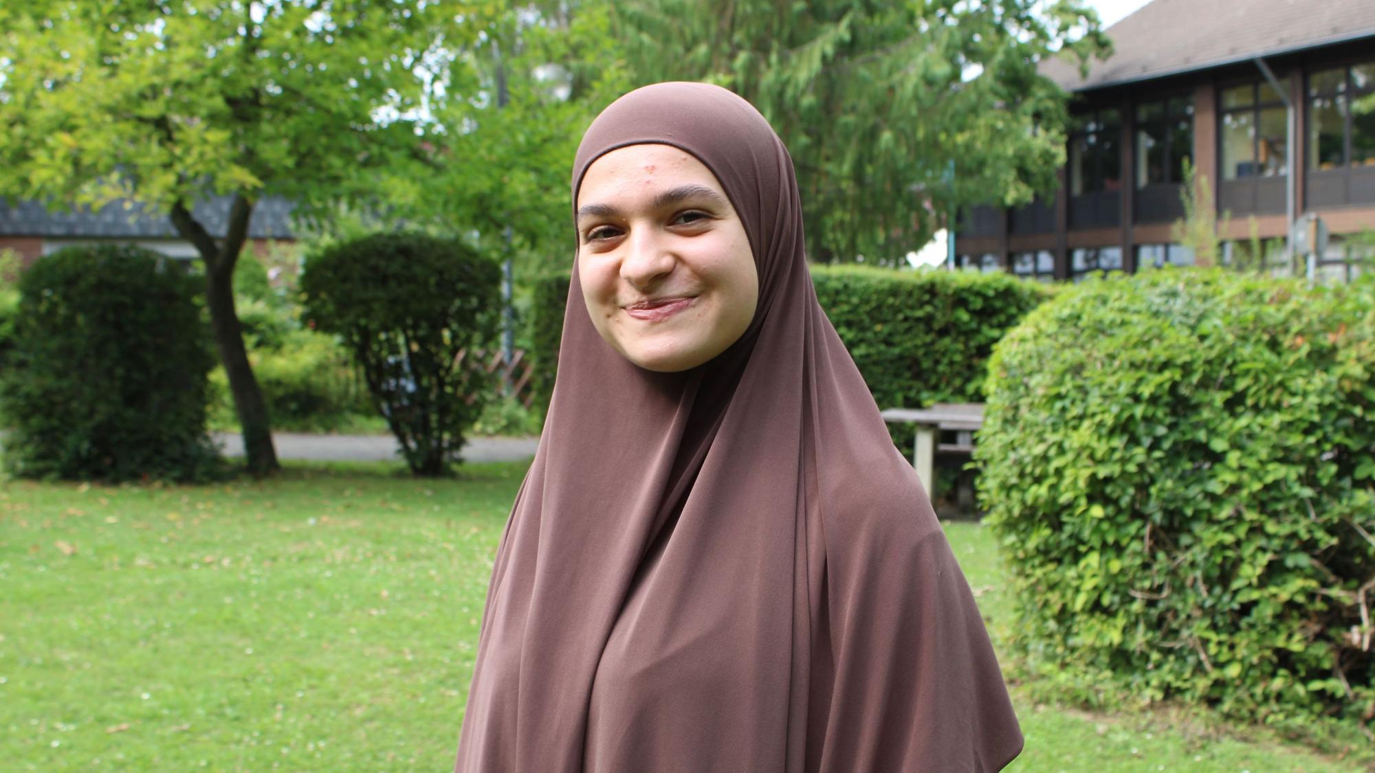 Fatima Ghazal Habbal ist vor 10 Jahren aus Syrien geflohen. Heute hat die 19-jährige in Niederkassel ihr Abitur abgeschlossen und möchte Medizin studieren.