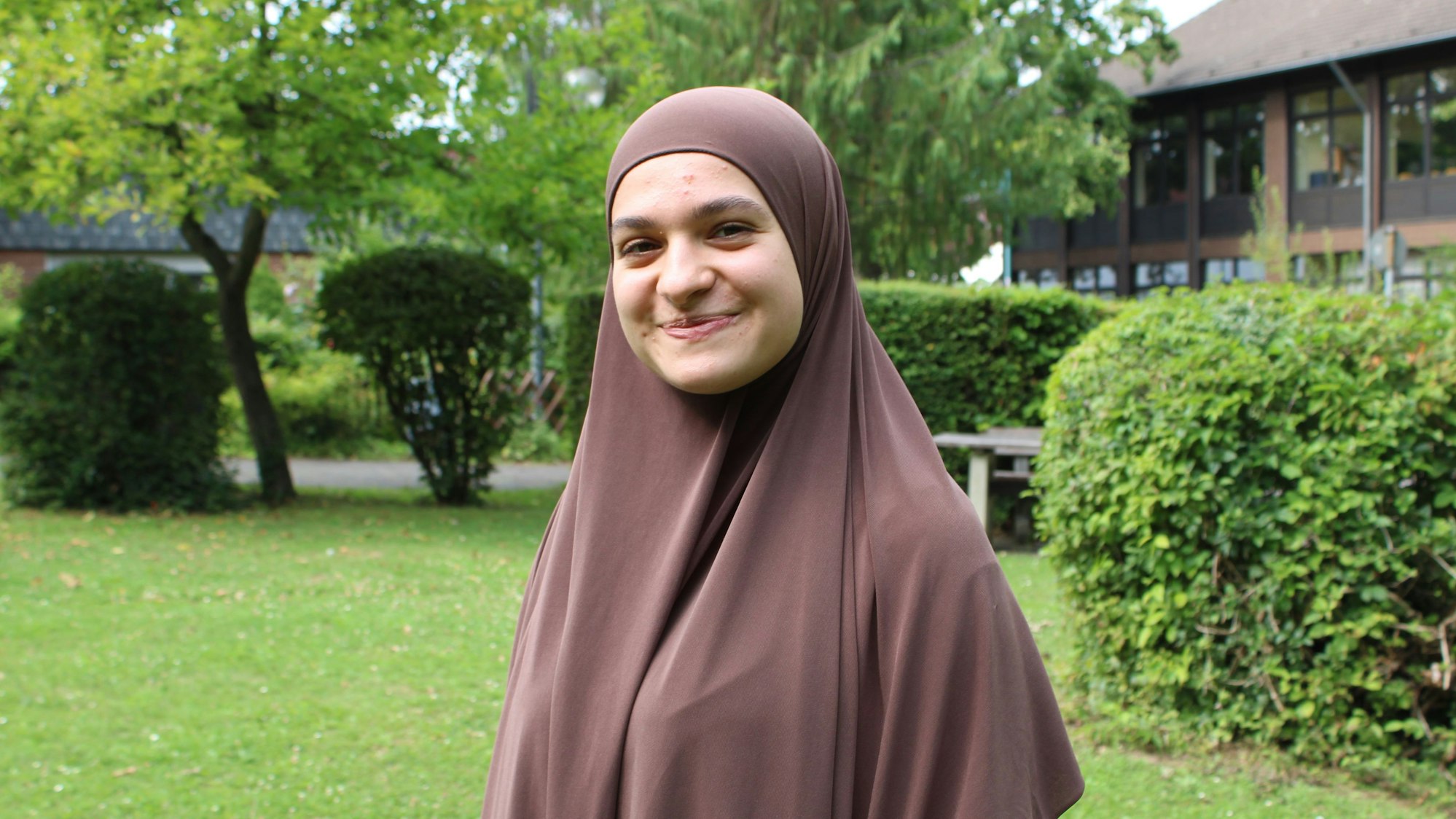 Fatima Ghazal Habbal ist vor 10 Jahren aus Syrien geflohen. Heute hat die 19-jährige in Niederkassel ihr Abitur abgeschlossen und möchte Medizin studieren.