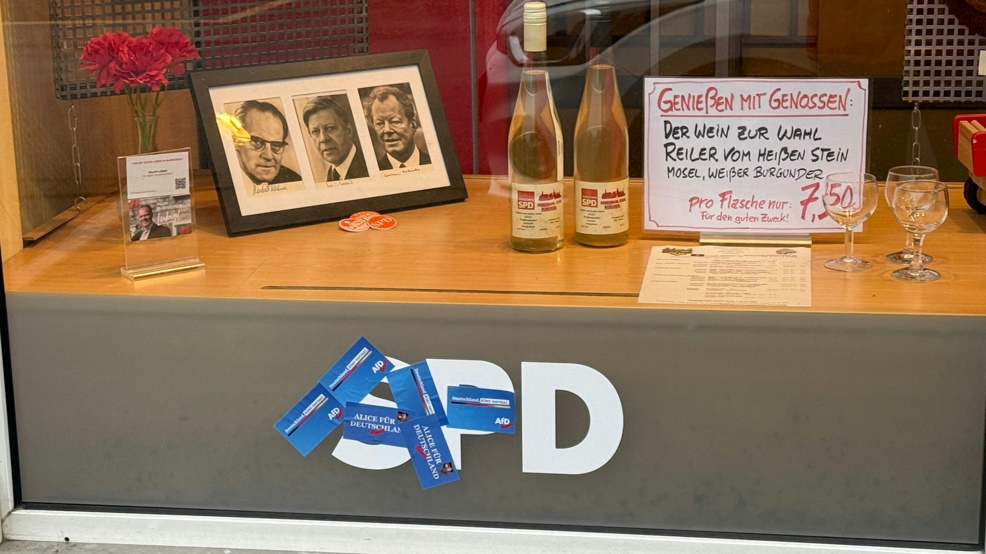 In der Nacht zu Samstag machten sich Sympathisanten der AfD am Bürgertreff der SPD an der Montanusstraße zu schaffen.