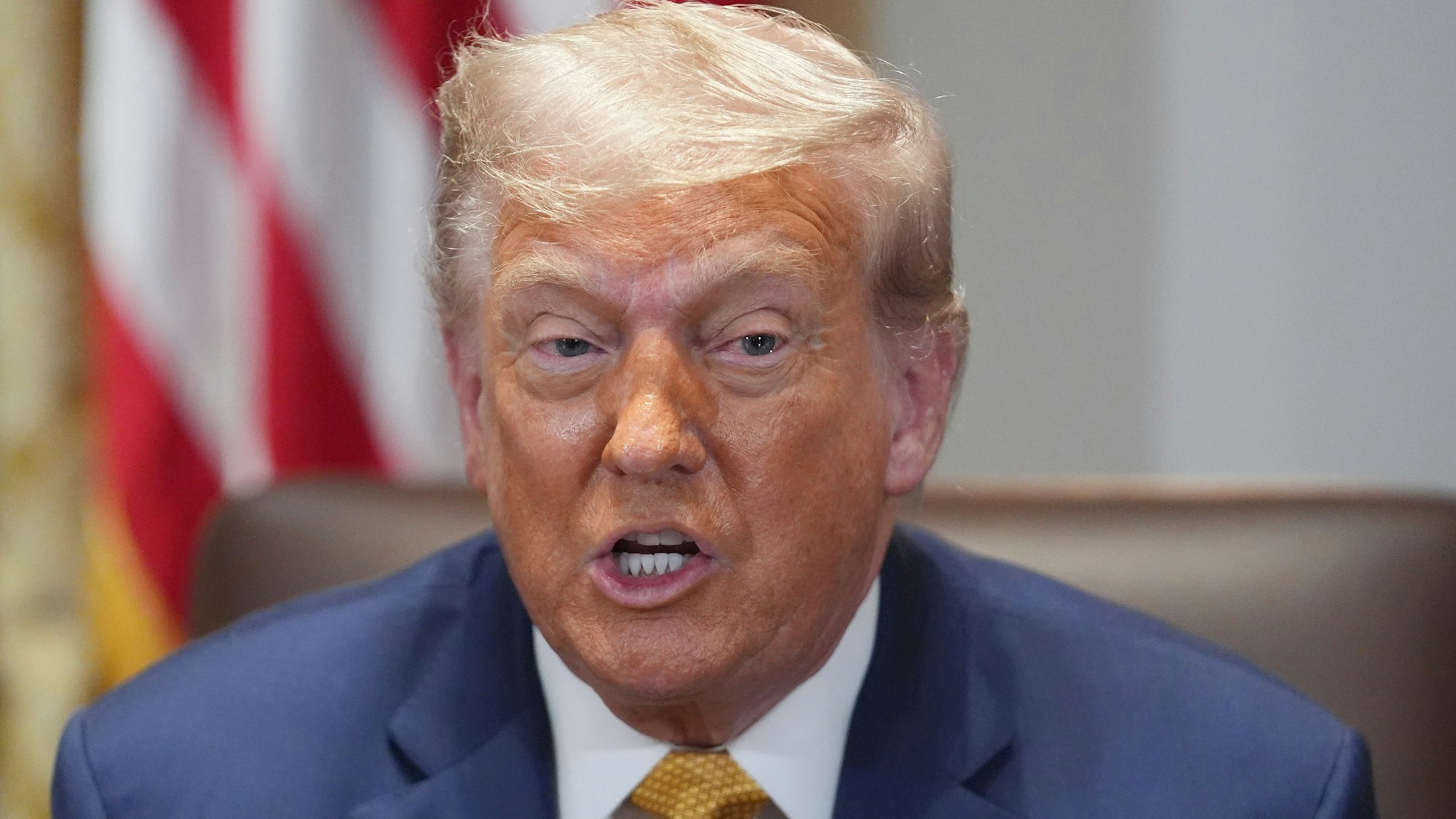 US-Präsident Donald Trump spricht während einer Kabinettssitzung im Weißen Haus.