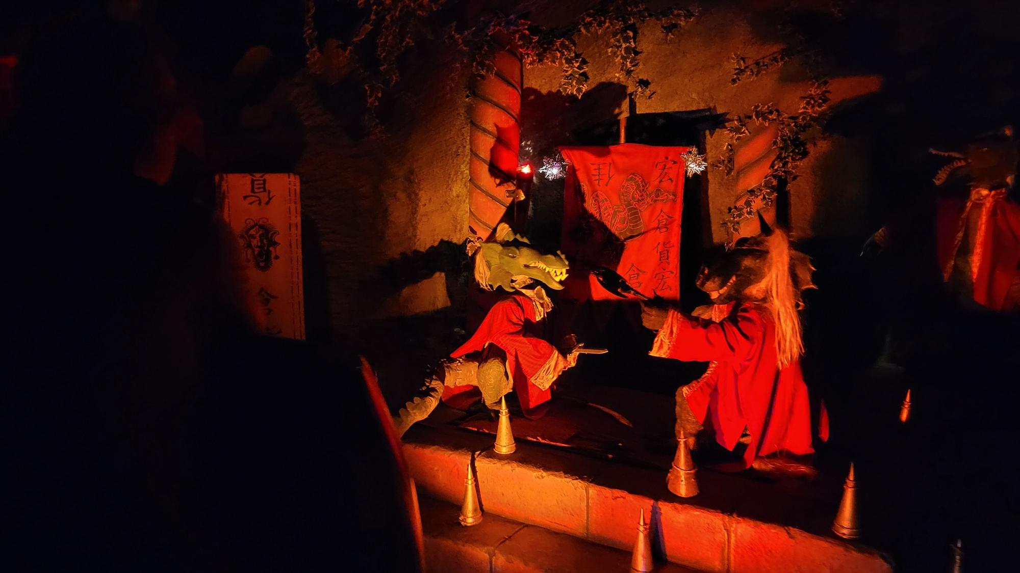 Die Figuren in der Geister Rikscha im Phantasialand sind teilweise schon sehr alt.